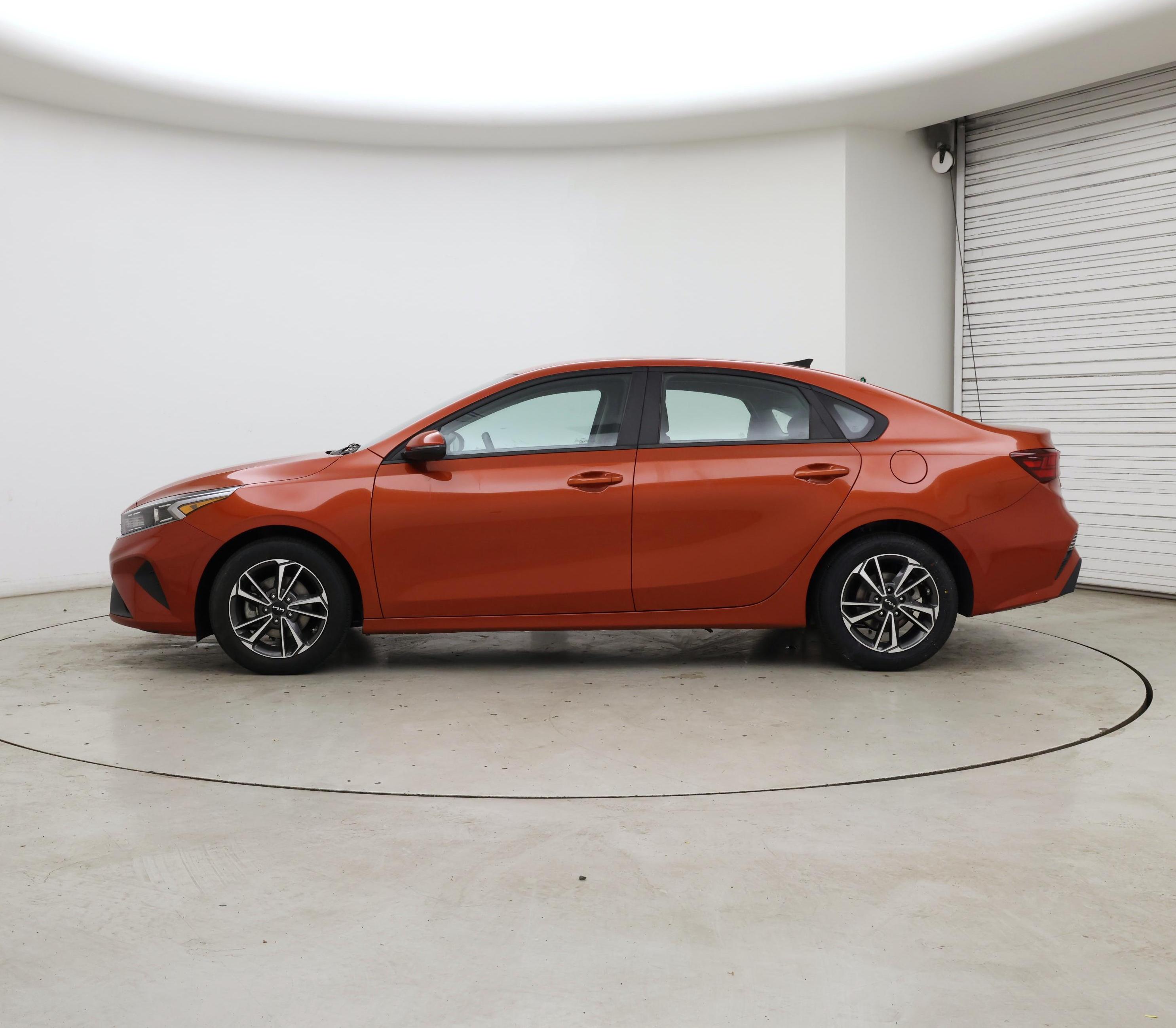 Thumbnail: 2022 Kia Forte - 3
