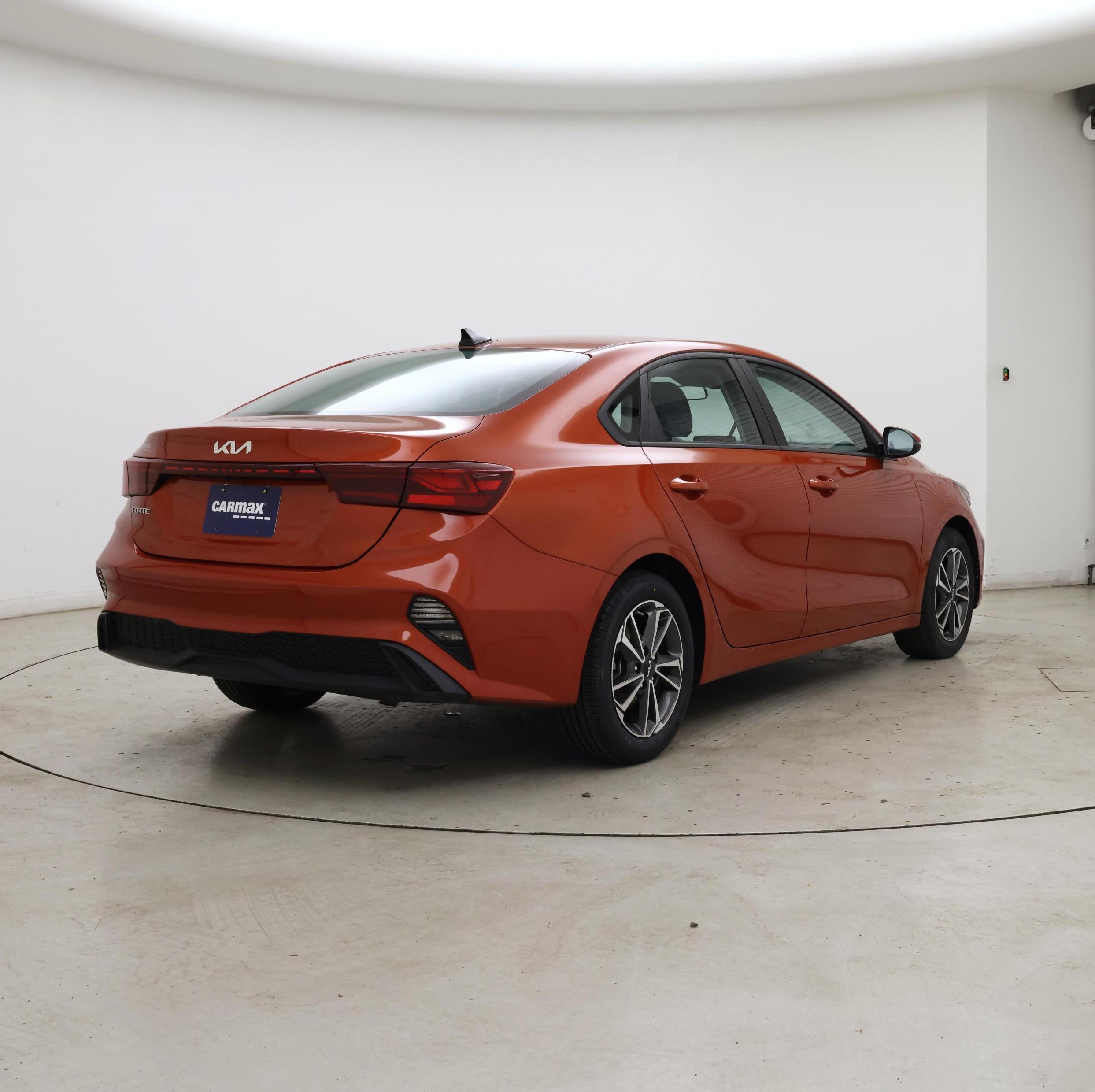 Thumbnail: 2022 Kia Forte - 8