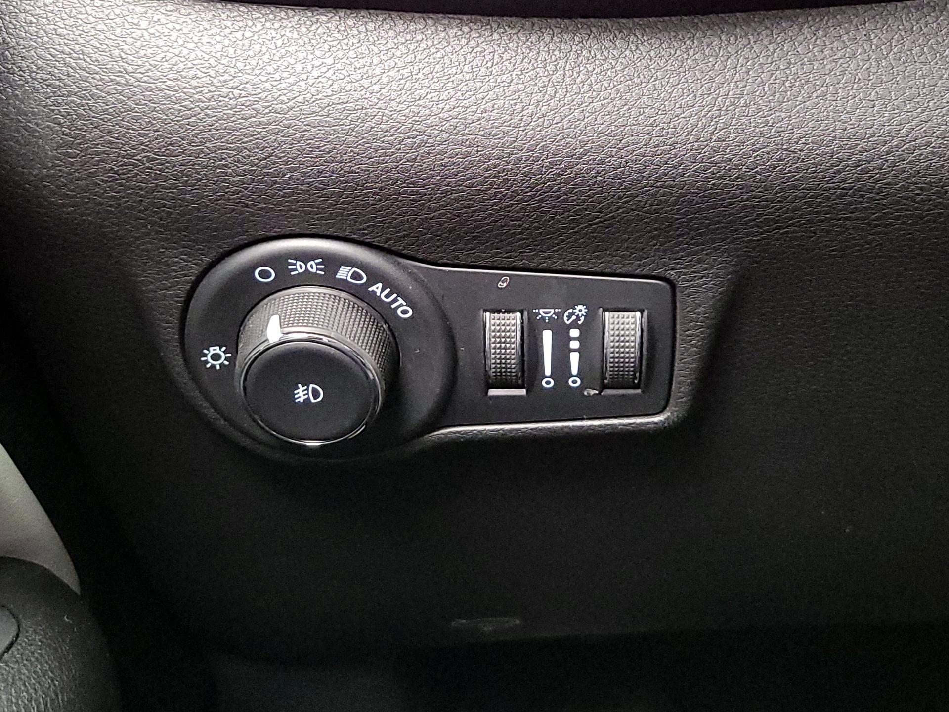 Thumbnail: 2023 Jeep Compass - 13