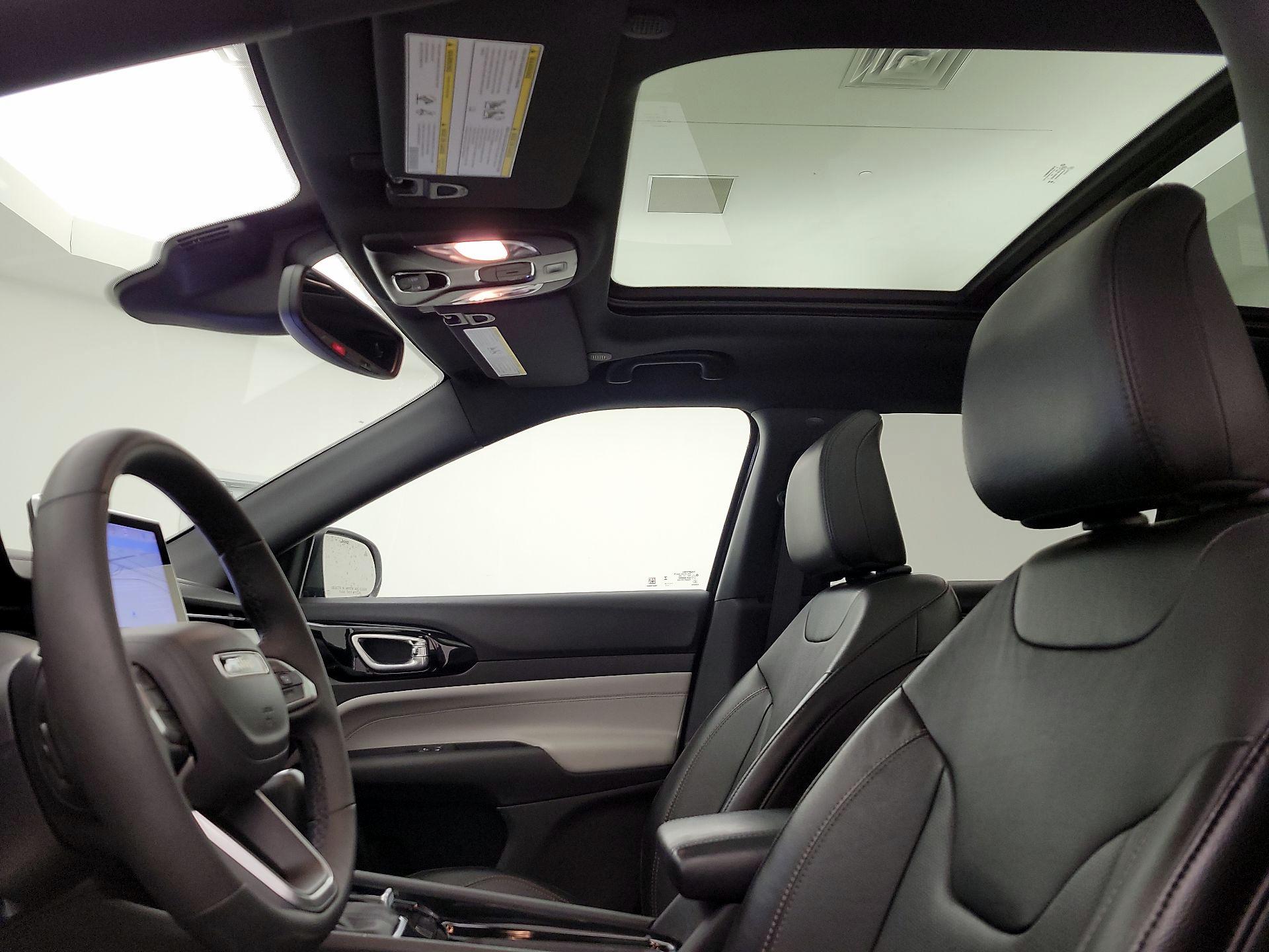 Thumbnail: 2023 Jeep Compass - 20