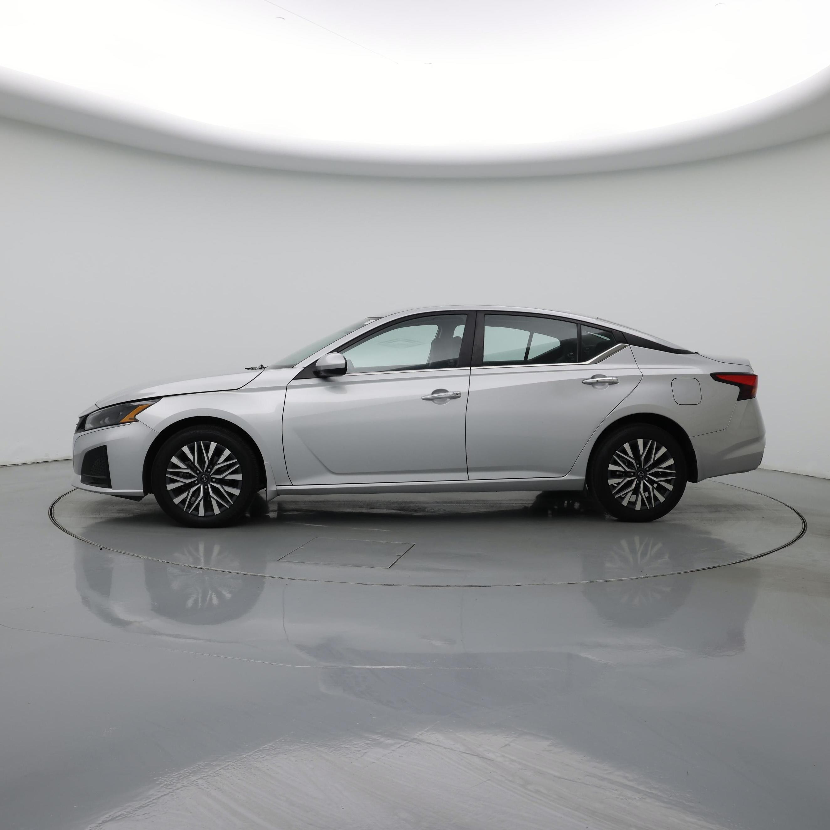 Thumbnail: 2023 Nissan Altima - 3