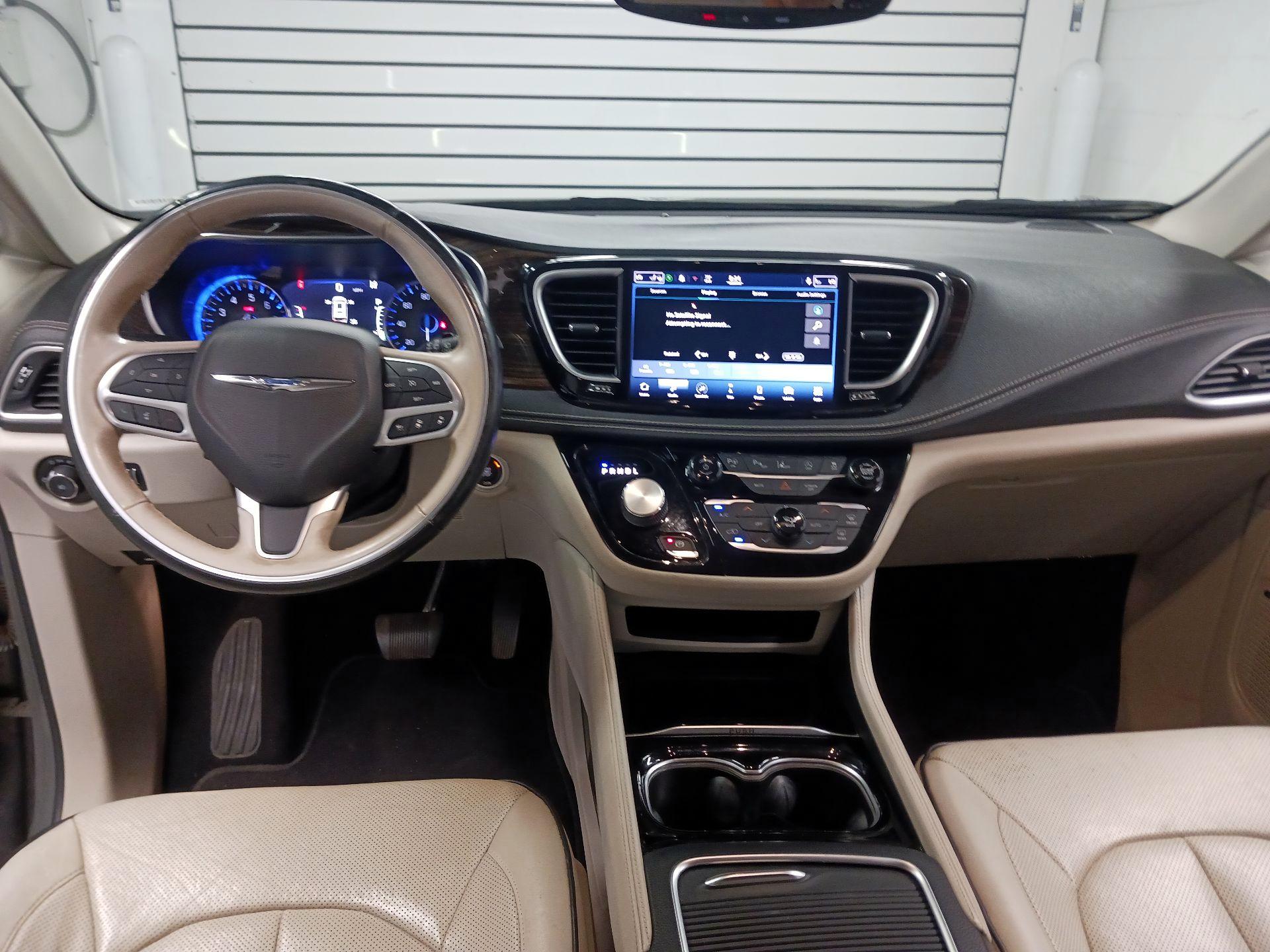 Thumbnail: 2021 Chrysler Pacifica - 9