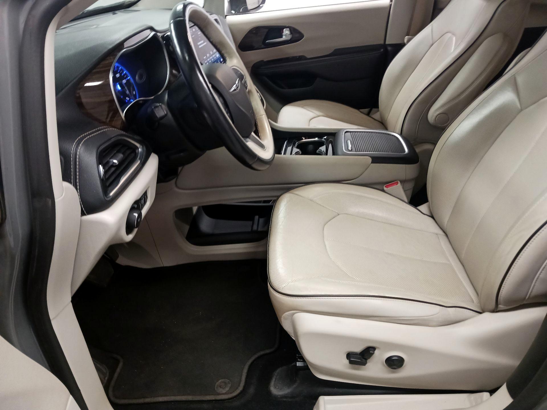 Thumbnail: 2021 Chrysler Pacifica - 11