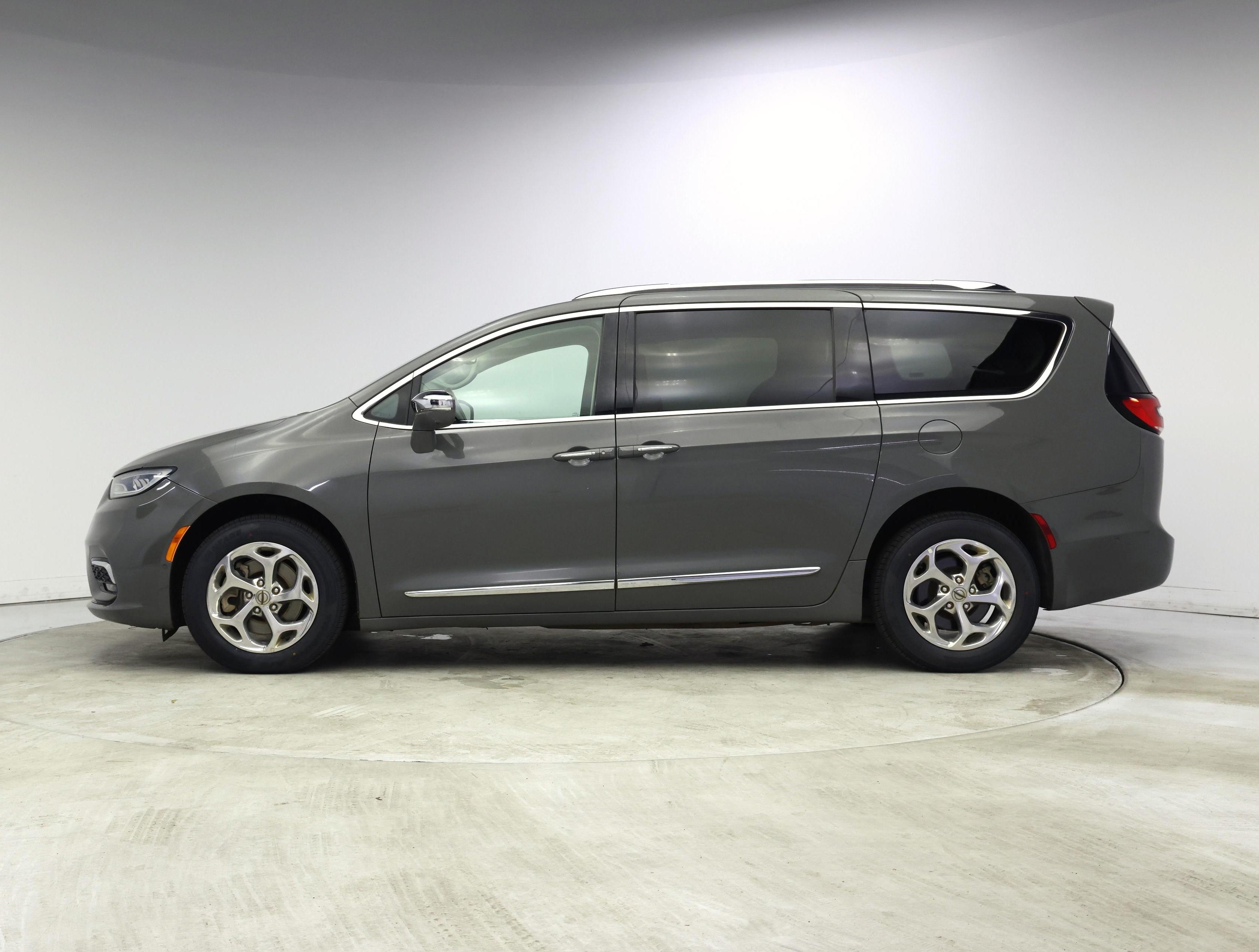 Thumbnail: 2021 Chrysler Pacifica - 3