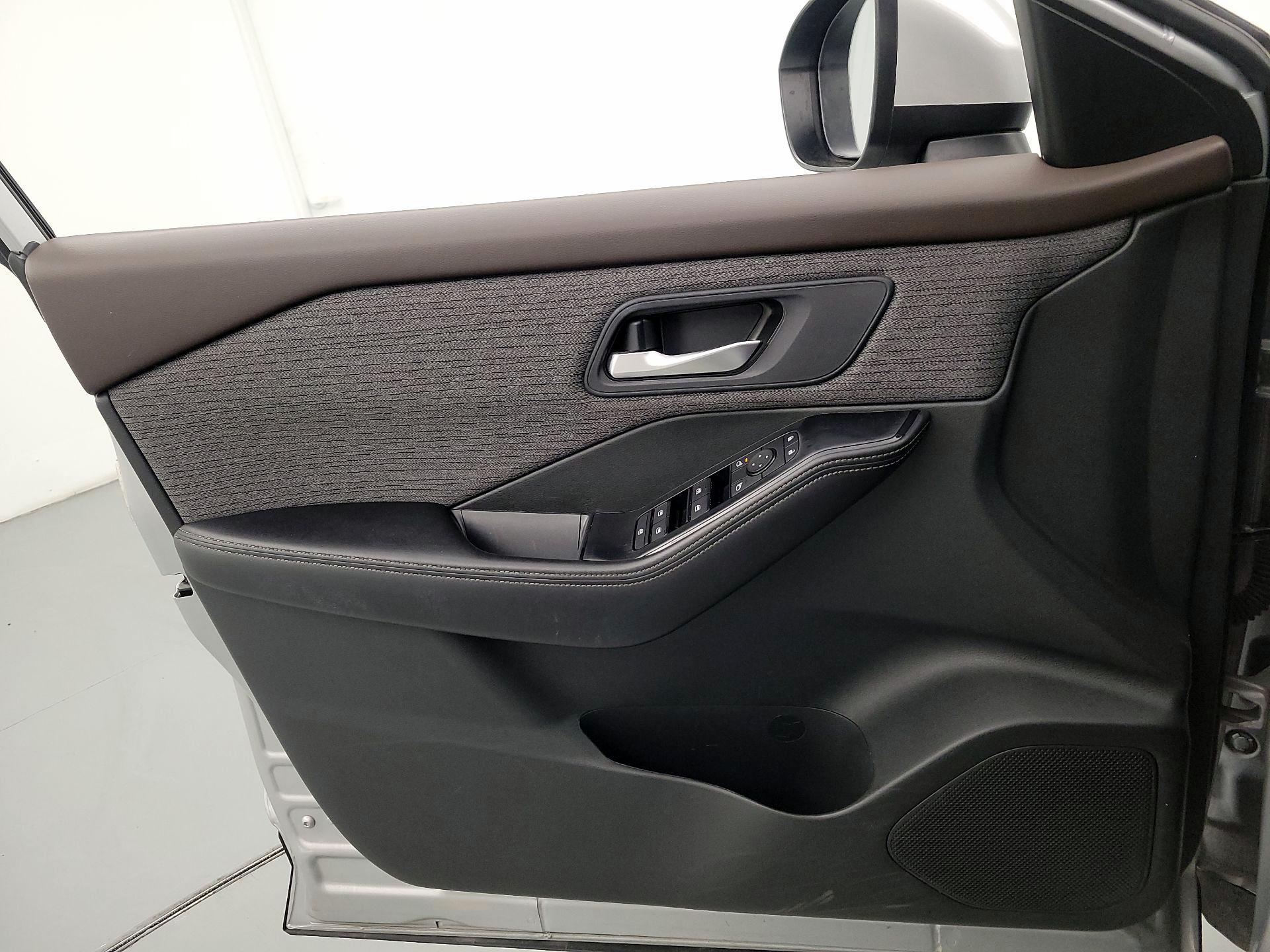 Thumbnail: 2023 Nissan Rogue - 12