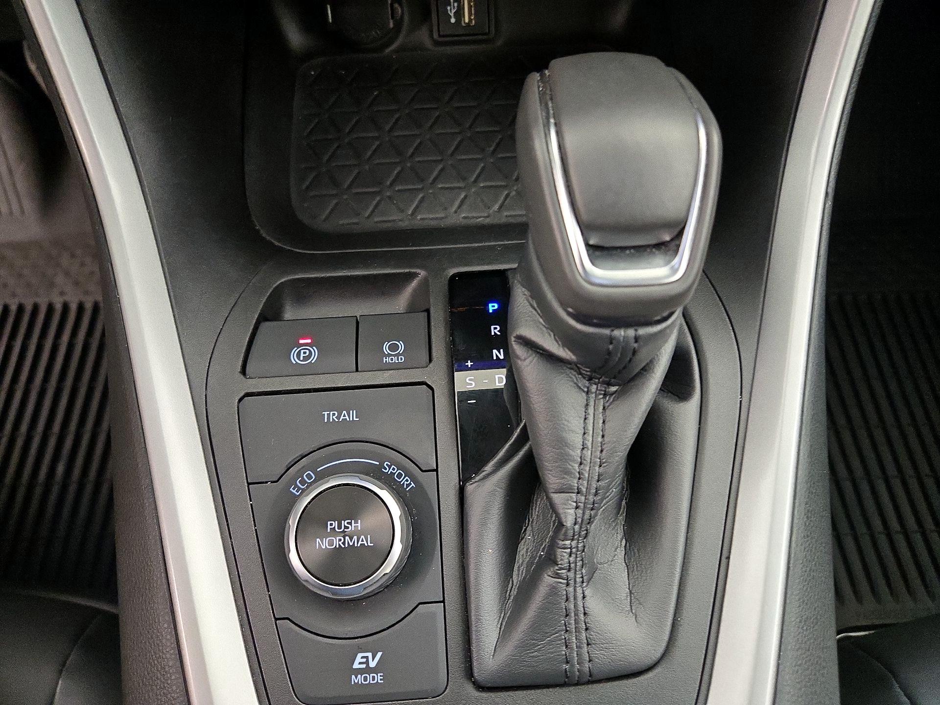 Thumbnail: 2023 Toyota RAV4 - 17