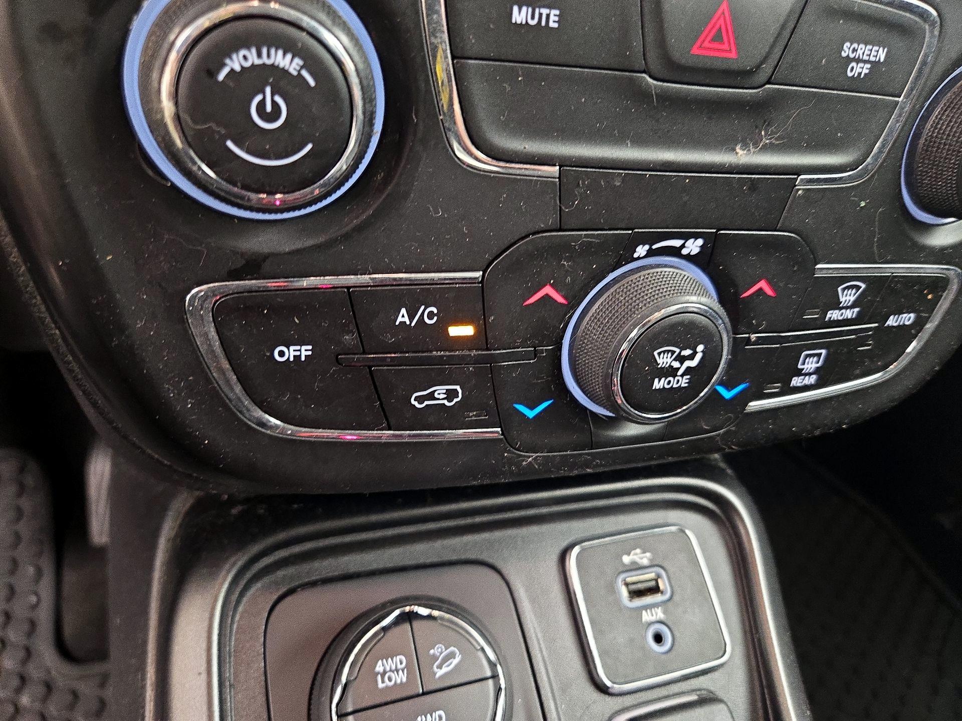 Thumbnail: 2018 Jeep Compass - 16