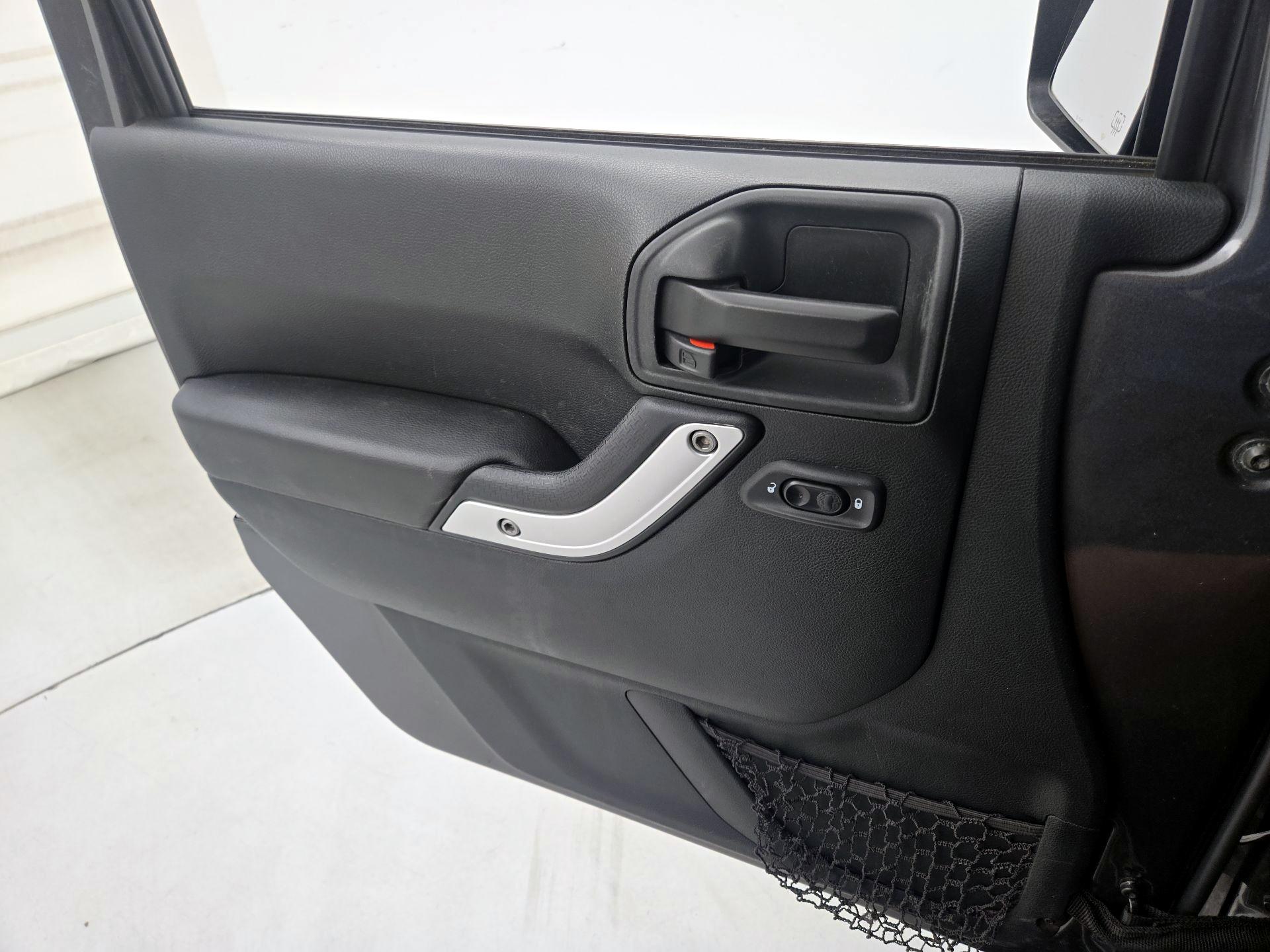Thumbnail: 2018 Jeep Wrangler - 12