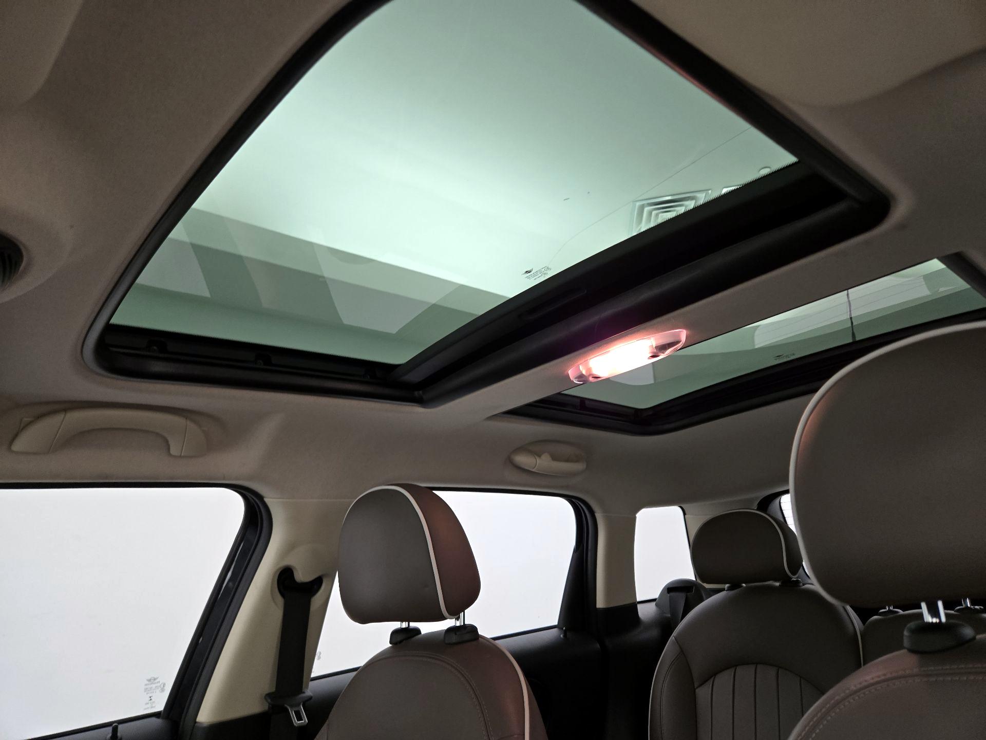 Thumbnail: 2015 MINI Cooper Countryman - 17