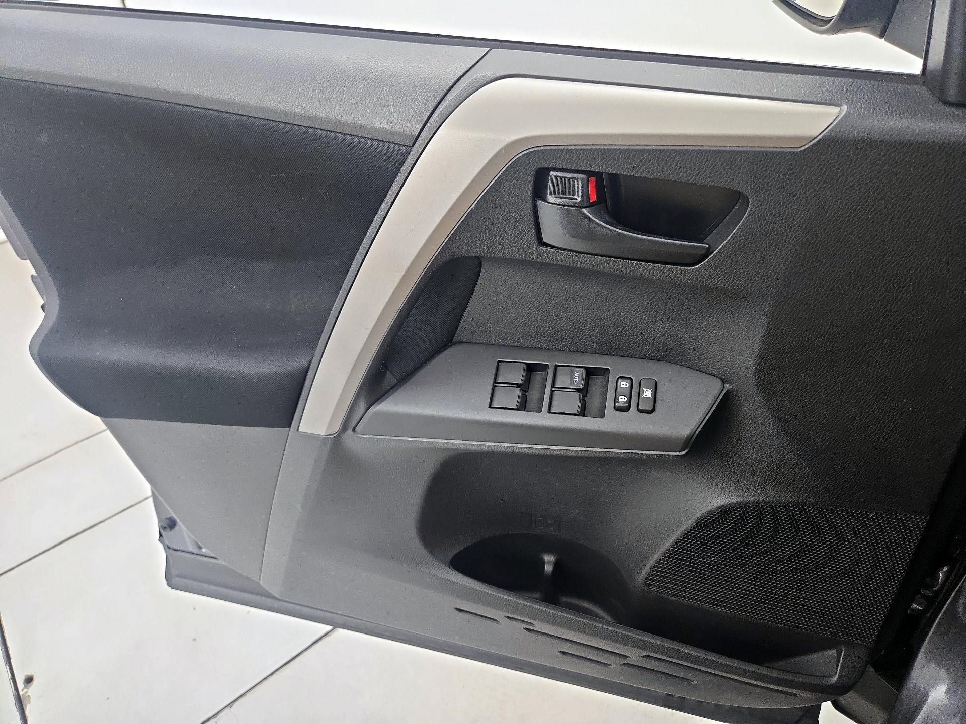 Thumbnail: 2017 Toyota RAV4 - 12