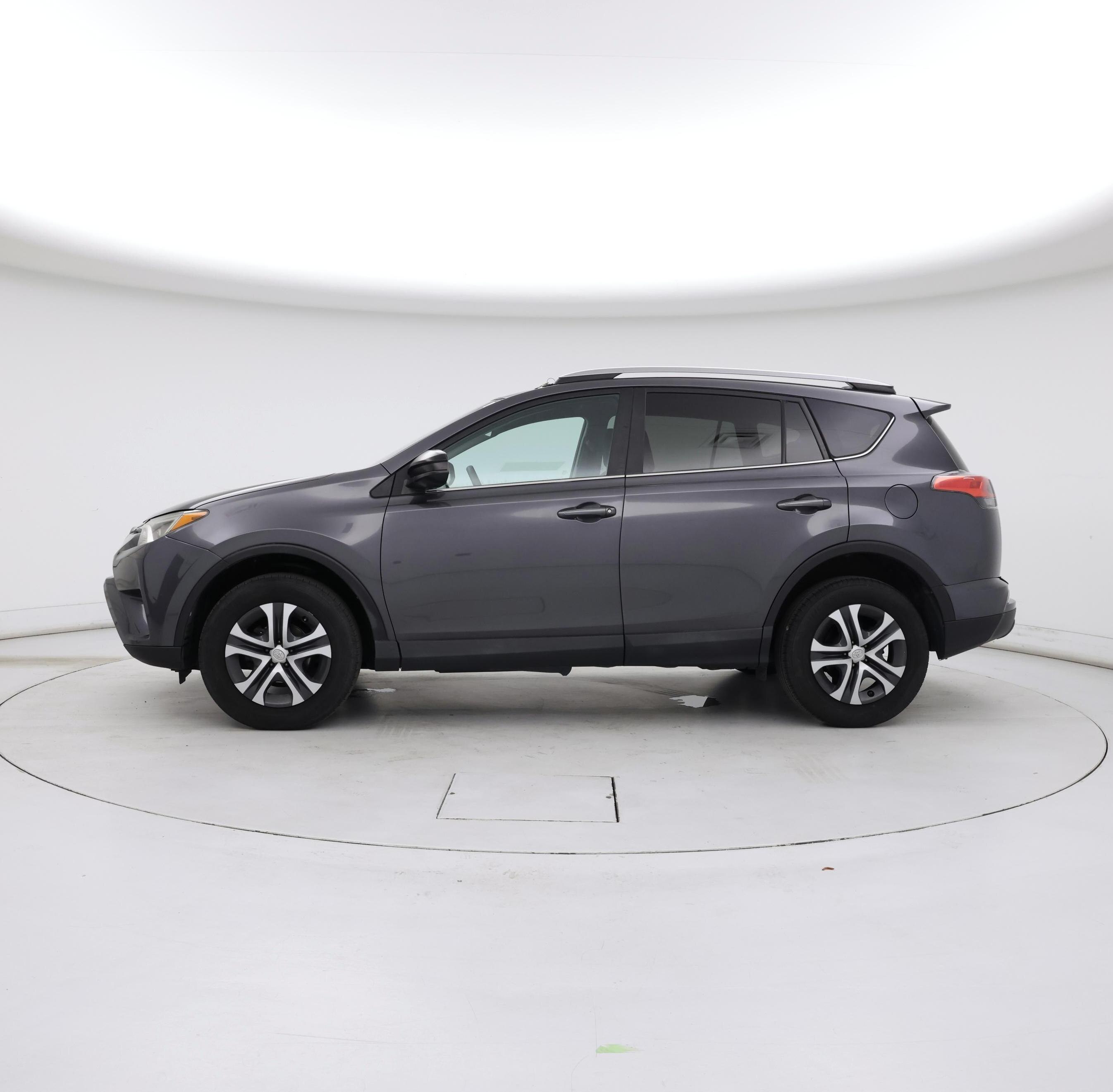 Thumbnail: 2017 Toyota RAV4 - 3