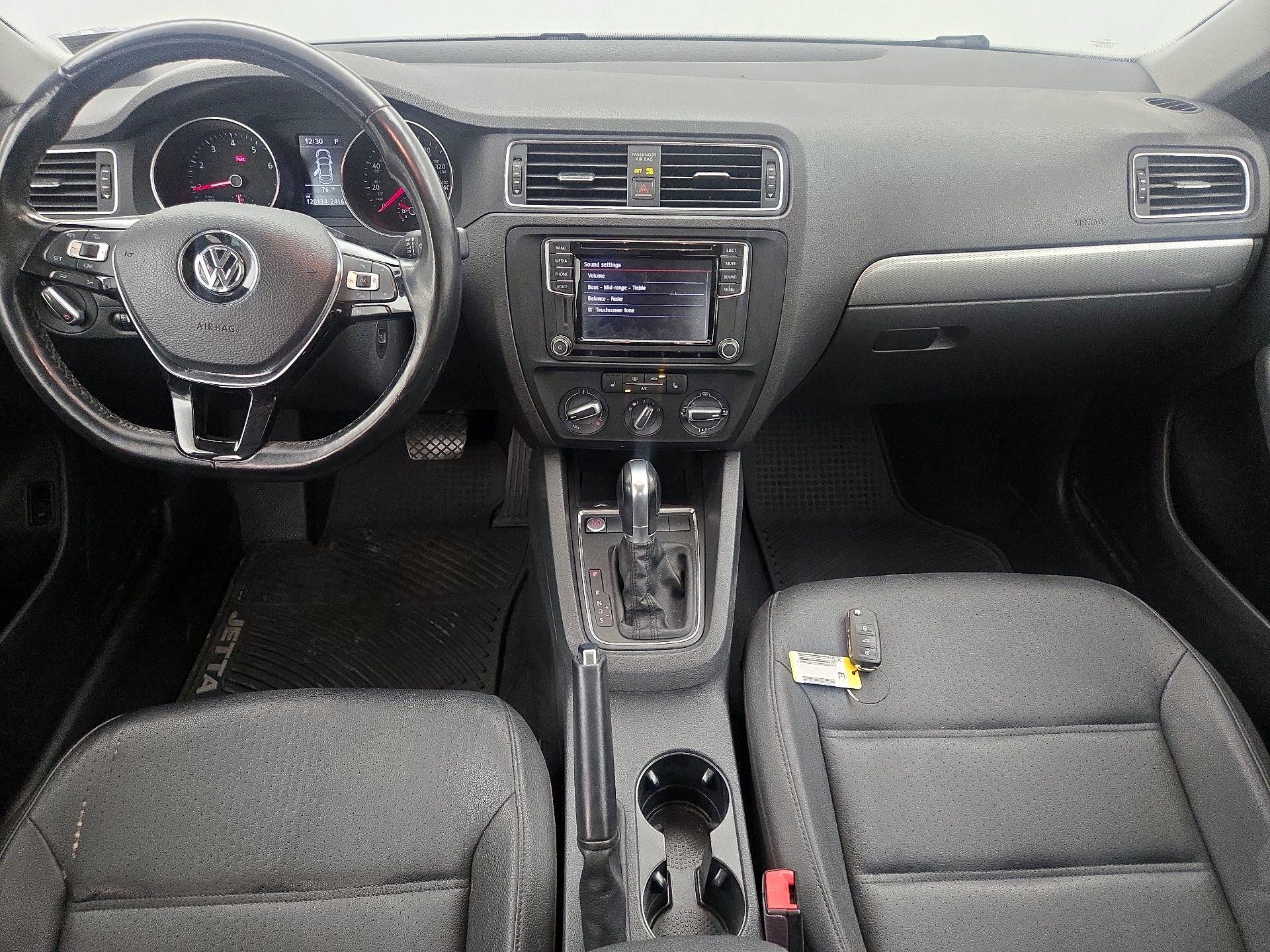 Thumbnail: 2017 Volkswagen Jetta - 9