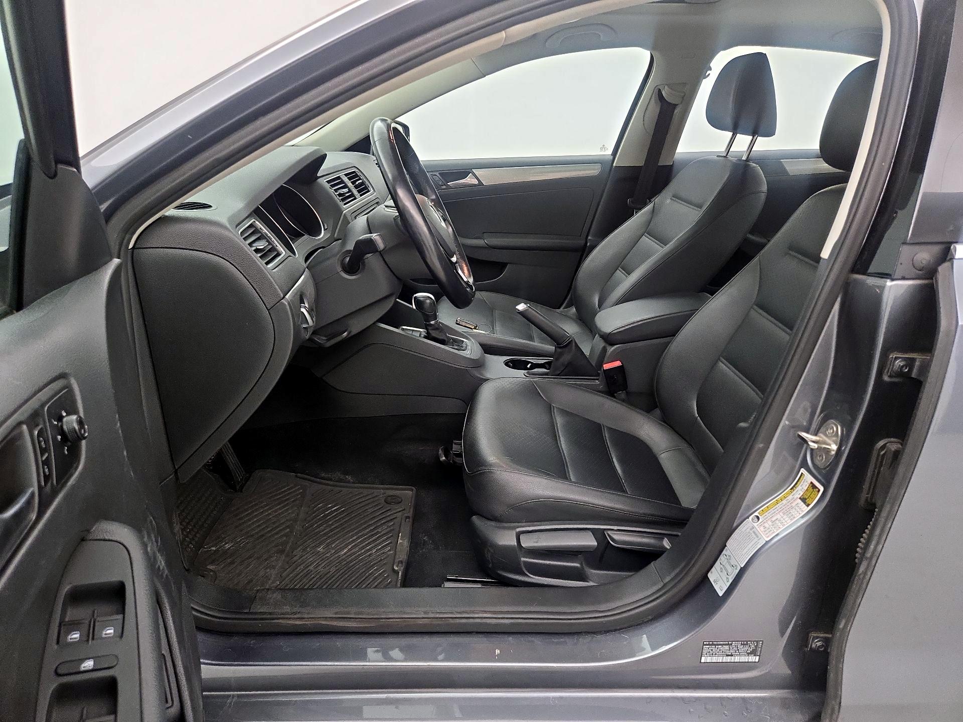 Thumbnail: 2017 Volkswagen Jetta - 11