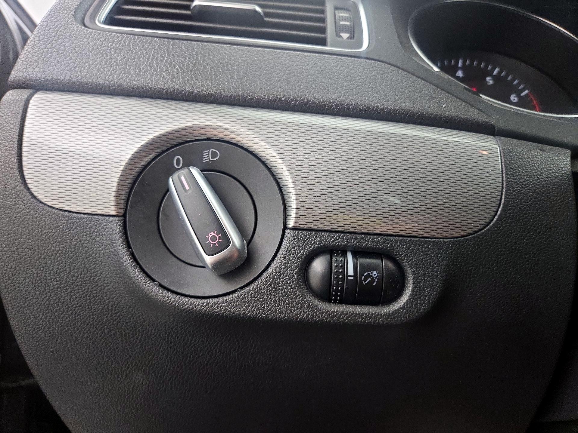 Thumbnail: 2017 Volkswagen Jetta - 13