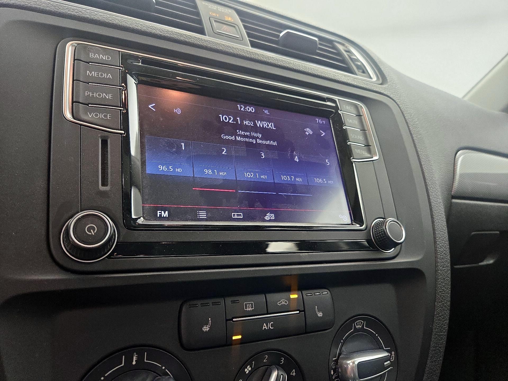 Thumbnail: 2017 Volkswagen Jetta - 15