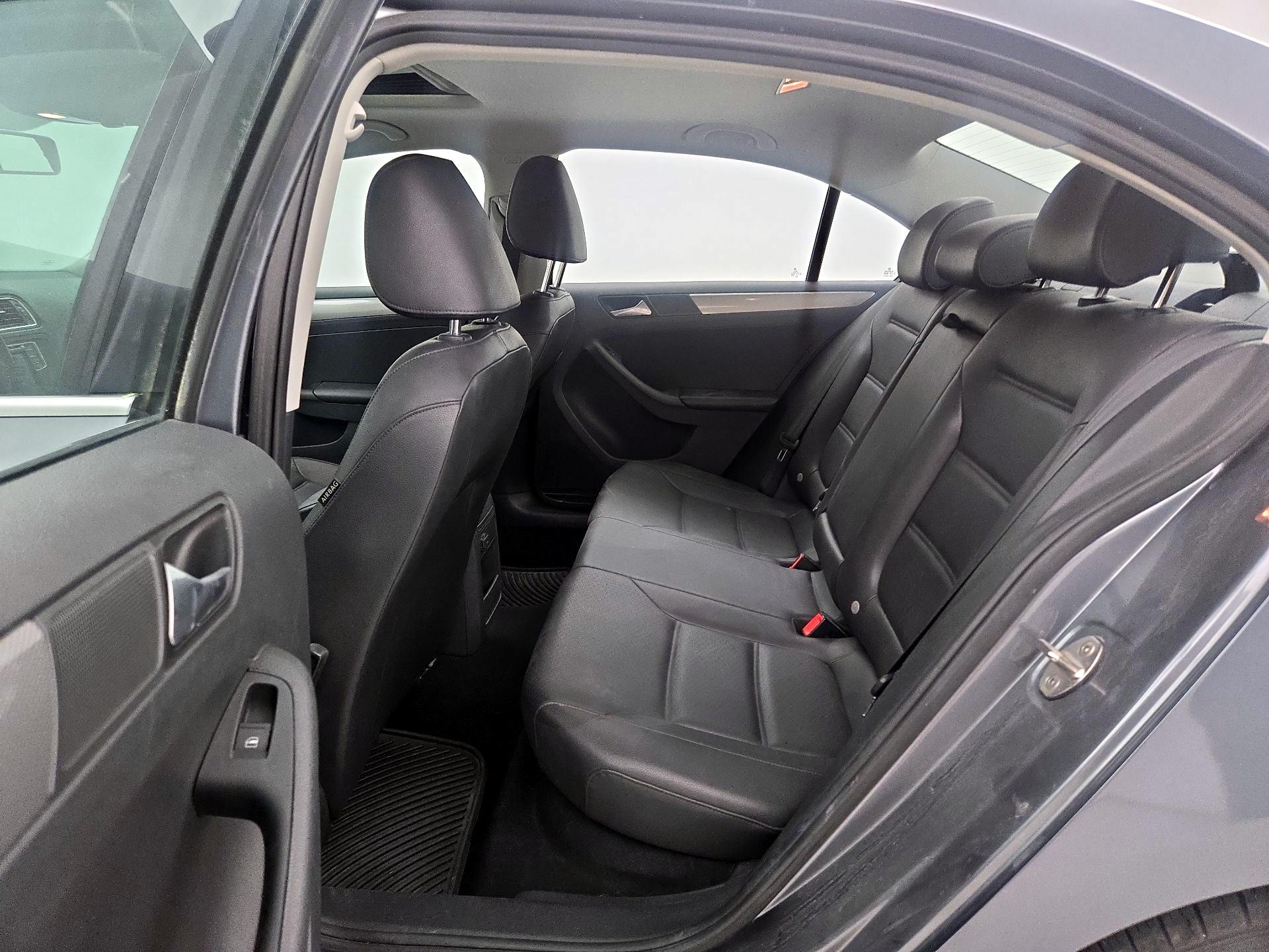 Thumbnail: 2017 Volkswagen Jetta - 20