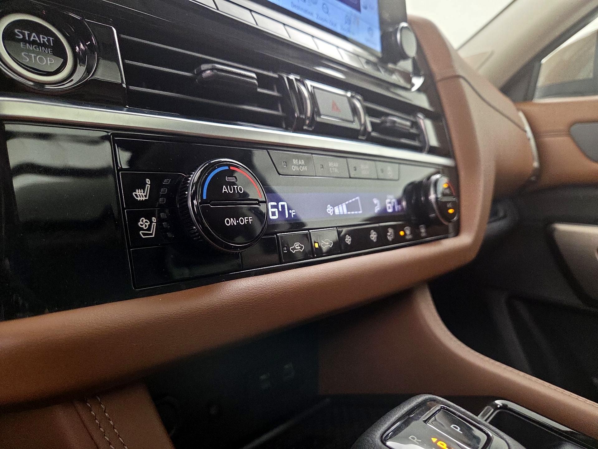Thumbnail: 2023 Nissan Pathfinder - 16