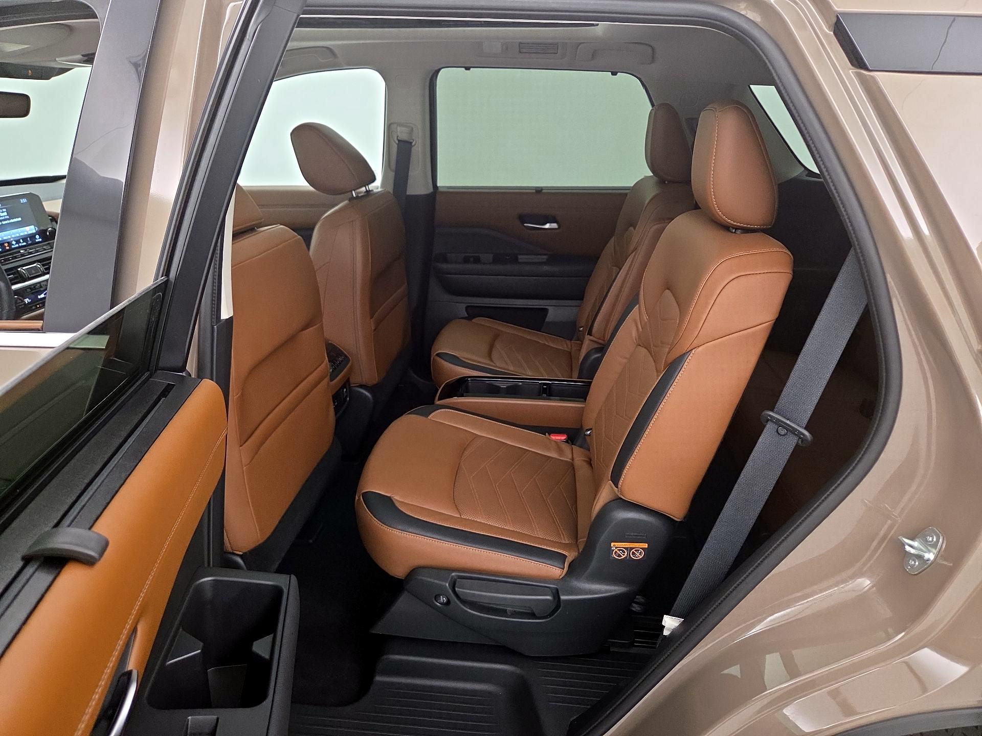 Thumbnail: 2023 Nissan Pathfinder - 20