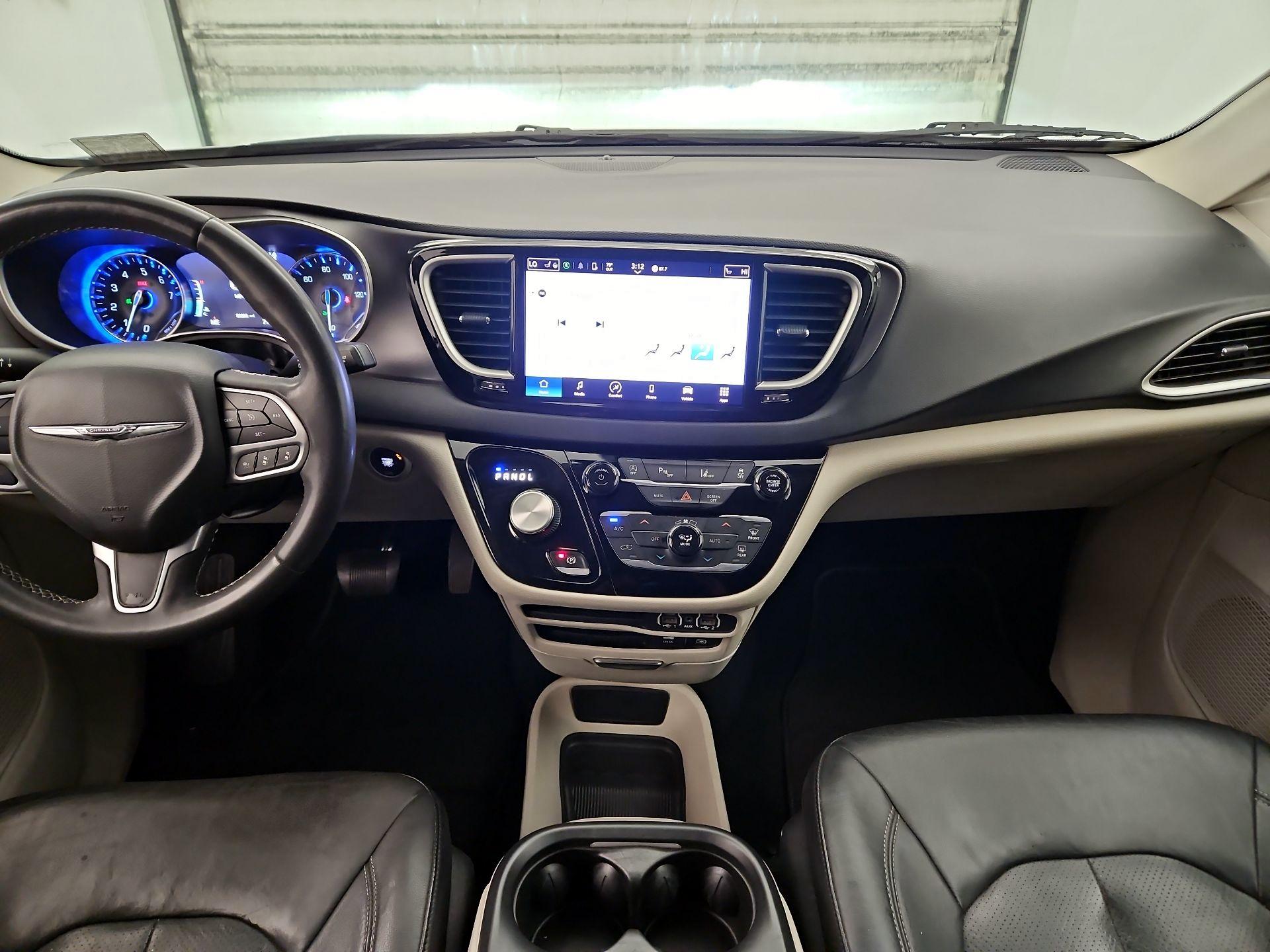Thumbnail: 2022 Chrysler Pacifica - 9