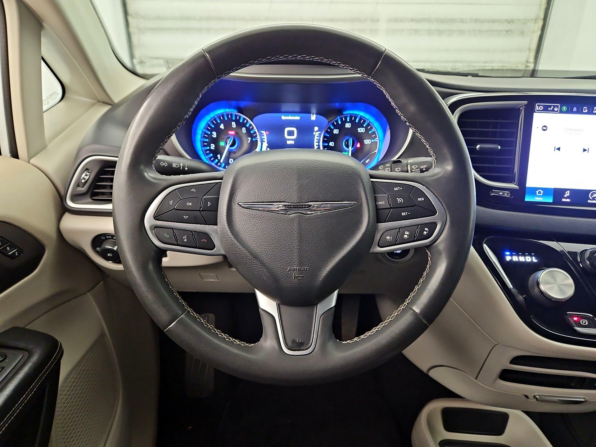 Thumbnail: 2022 Chrysler Pacifica - 10