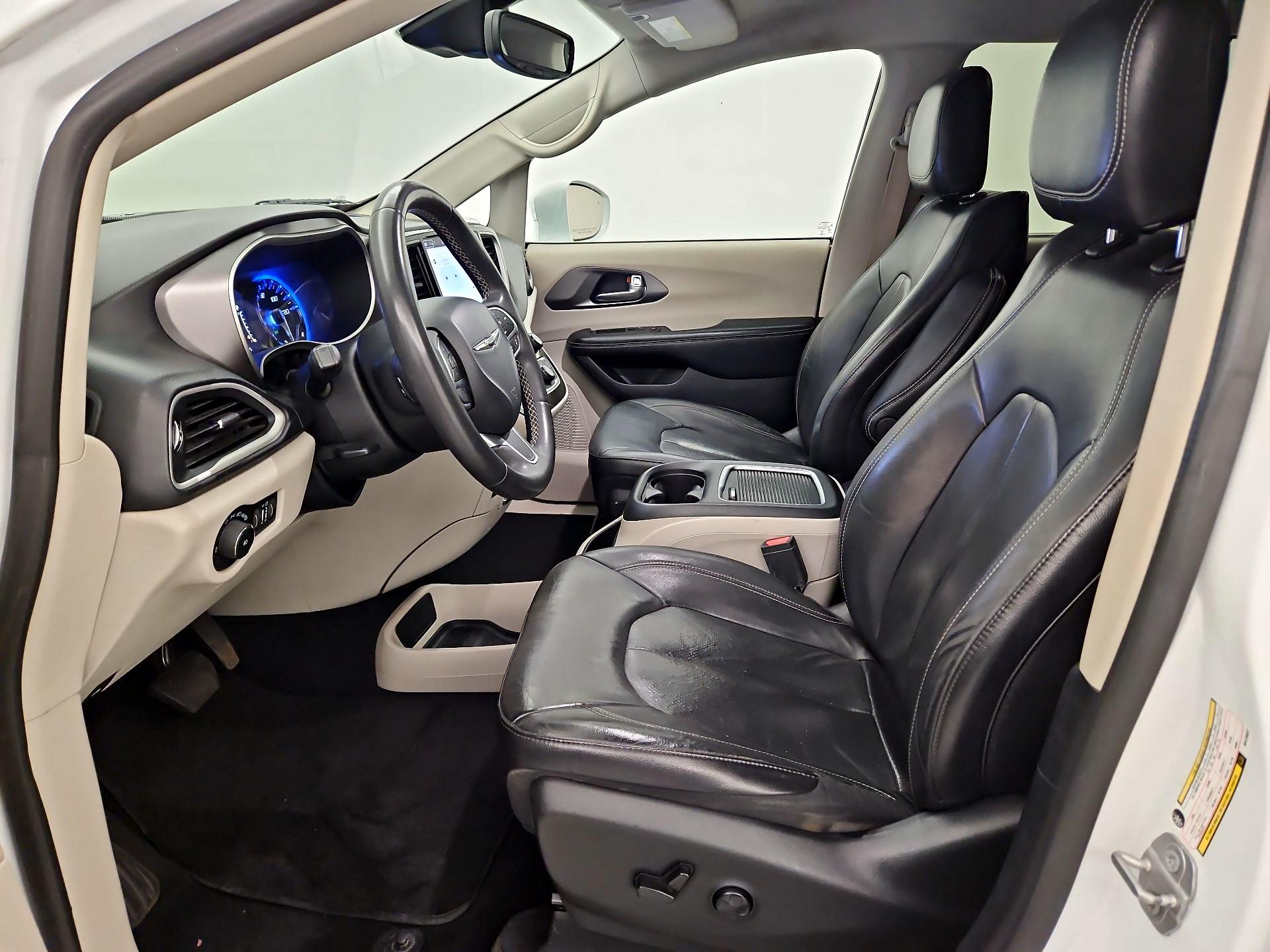 Thumbnail: 2022 Chrysler Pacifica - 11