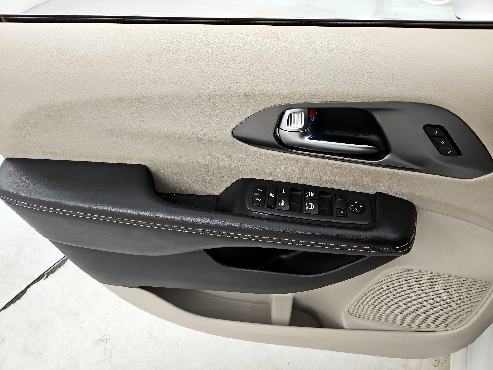 Thumbnail: 2022 Chrysler Pacifica - 12