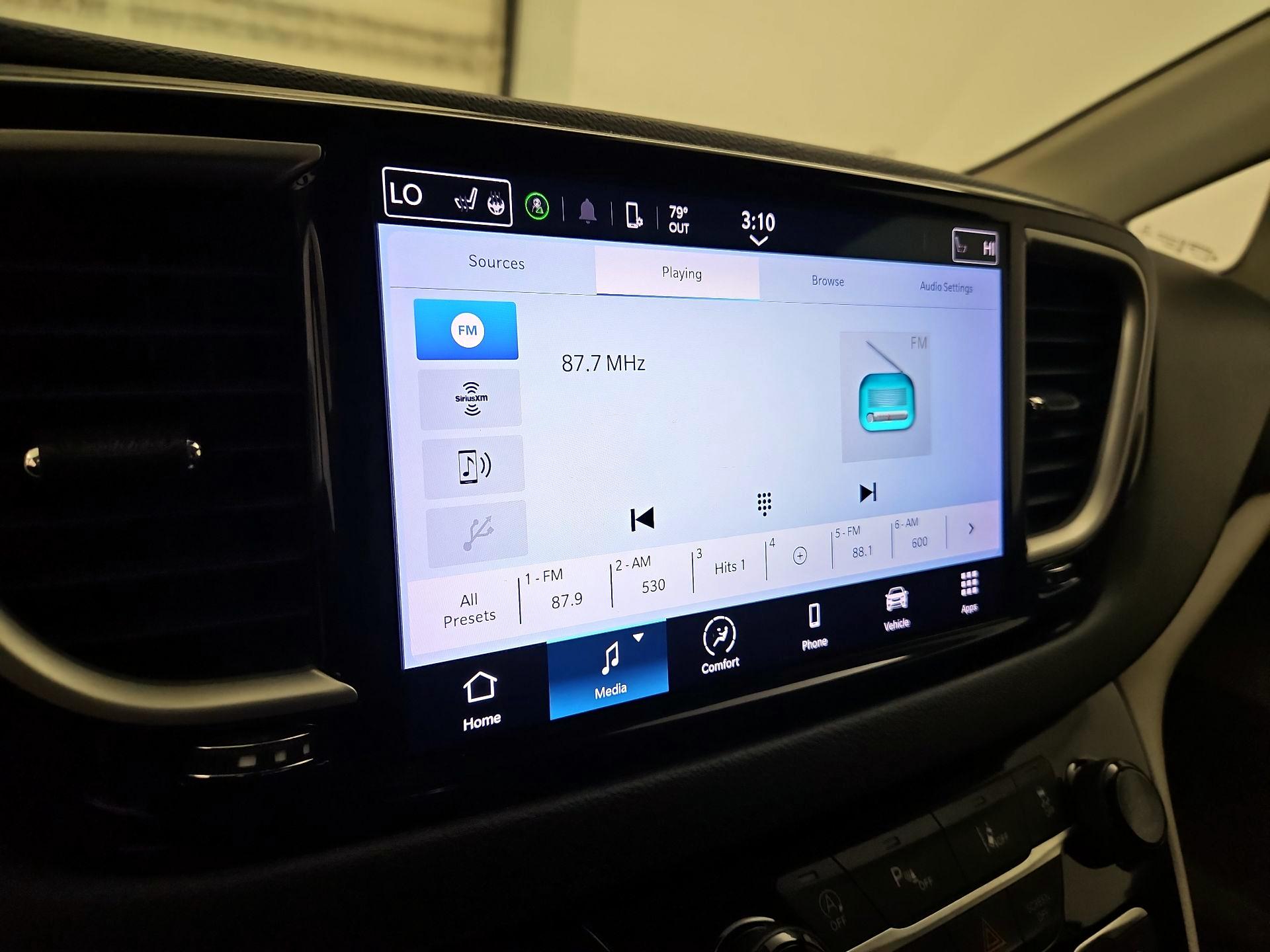 Thumbnail: 2022 Chrysler Pacifica - 15