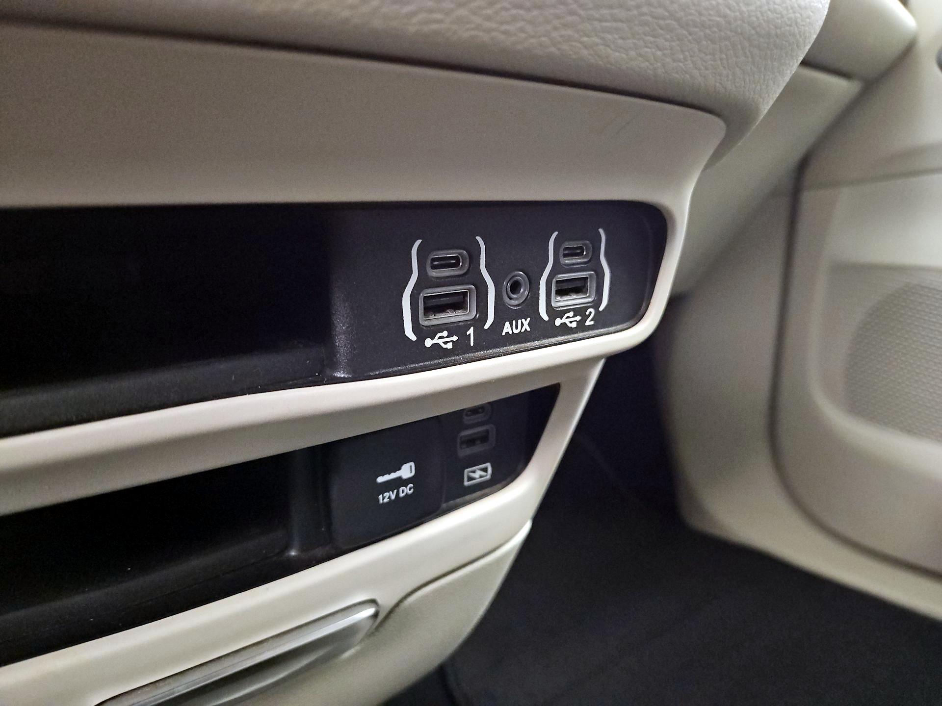 Thumbnail: 2022 Chrysler Pacifica - 18