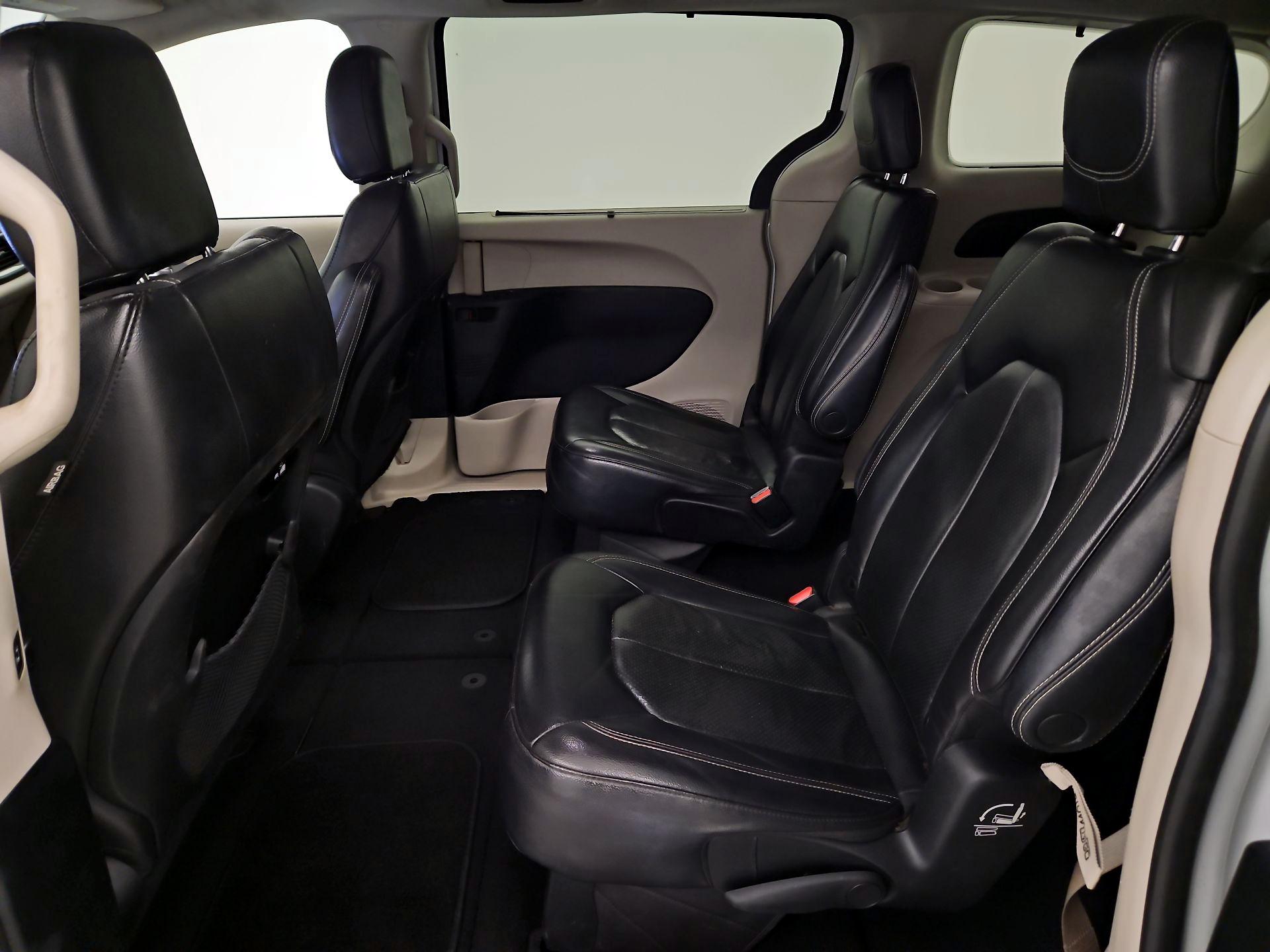 Thumbnail: 2022 Chrysler Pacifica - 19