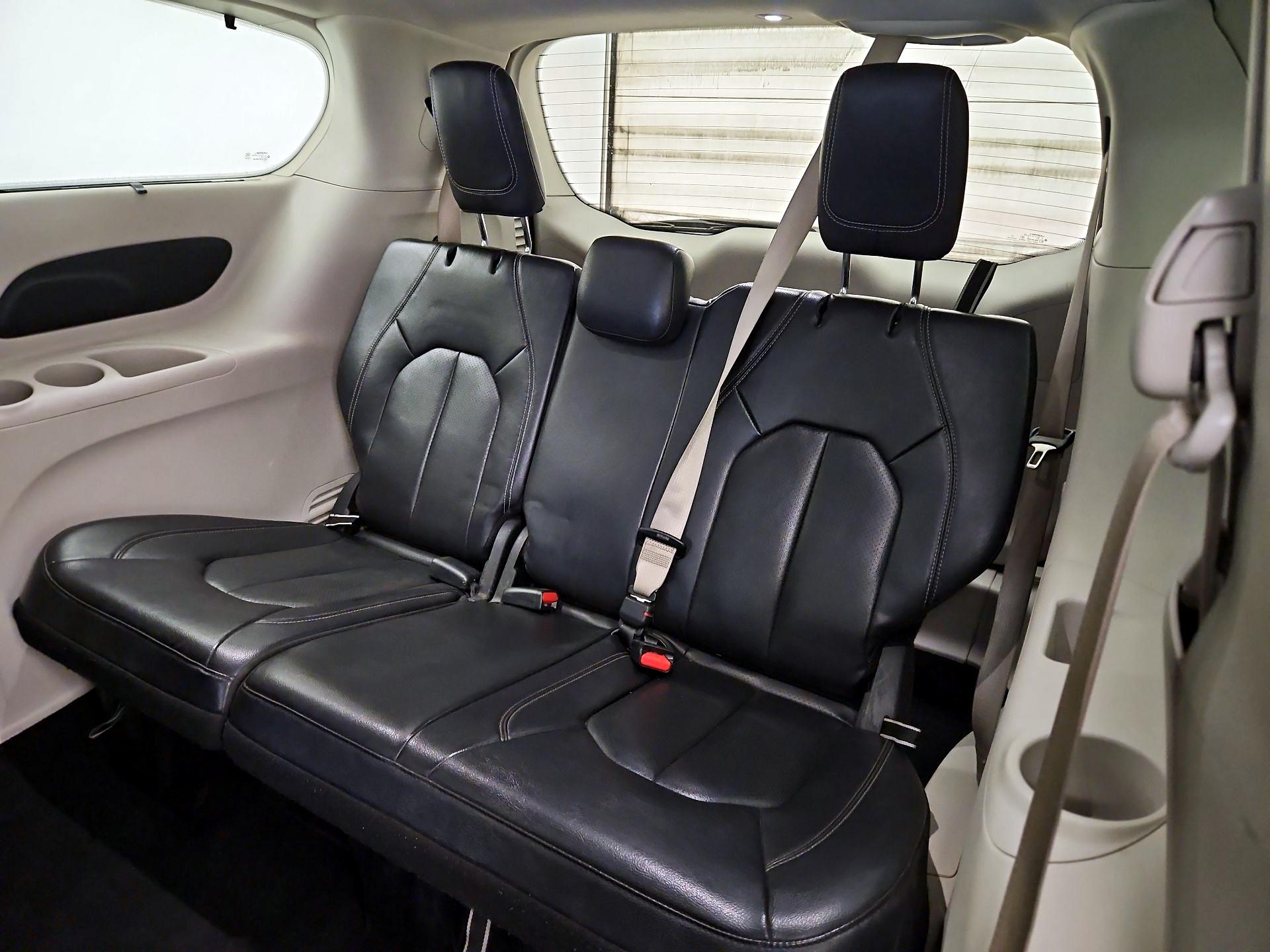 Thumbnail: 2022 Chrysler Pacifica - 20