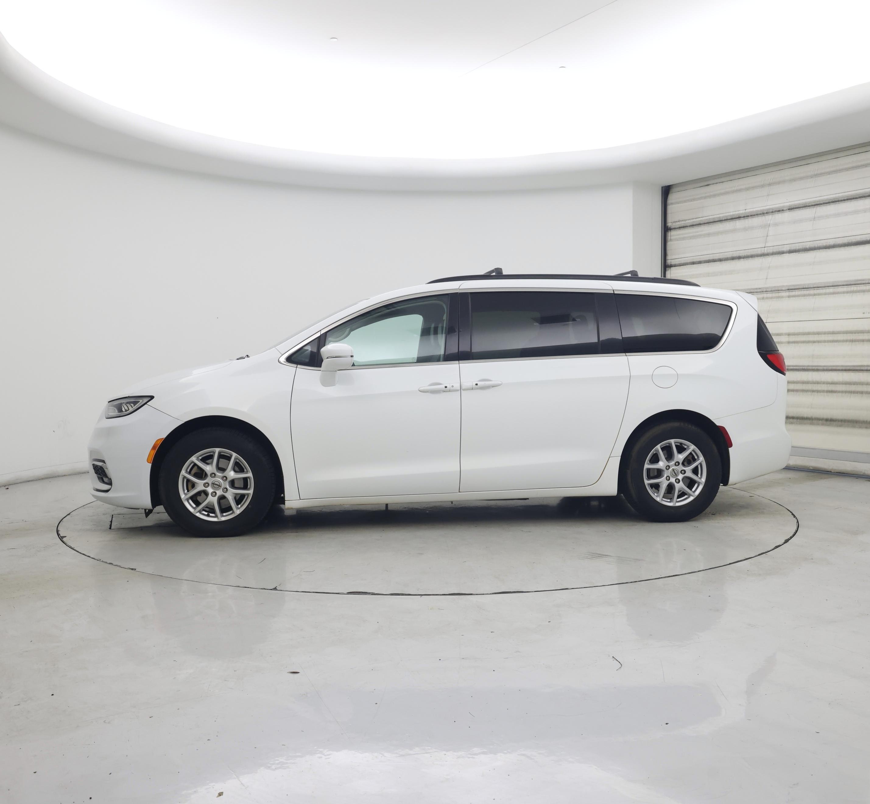 Thumbnail: 2022 Chrysler Pacifica - 3