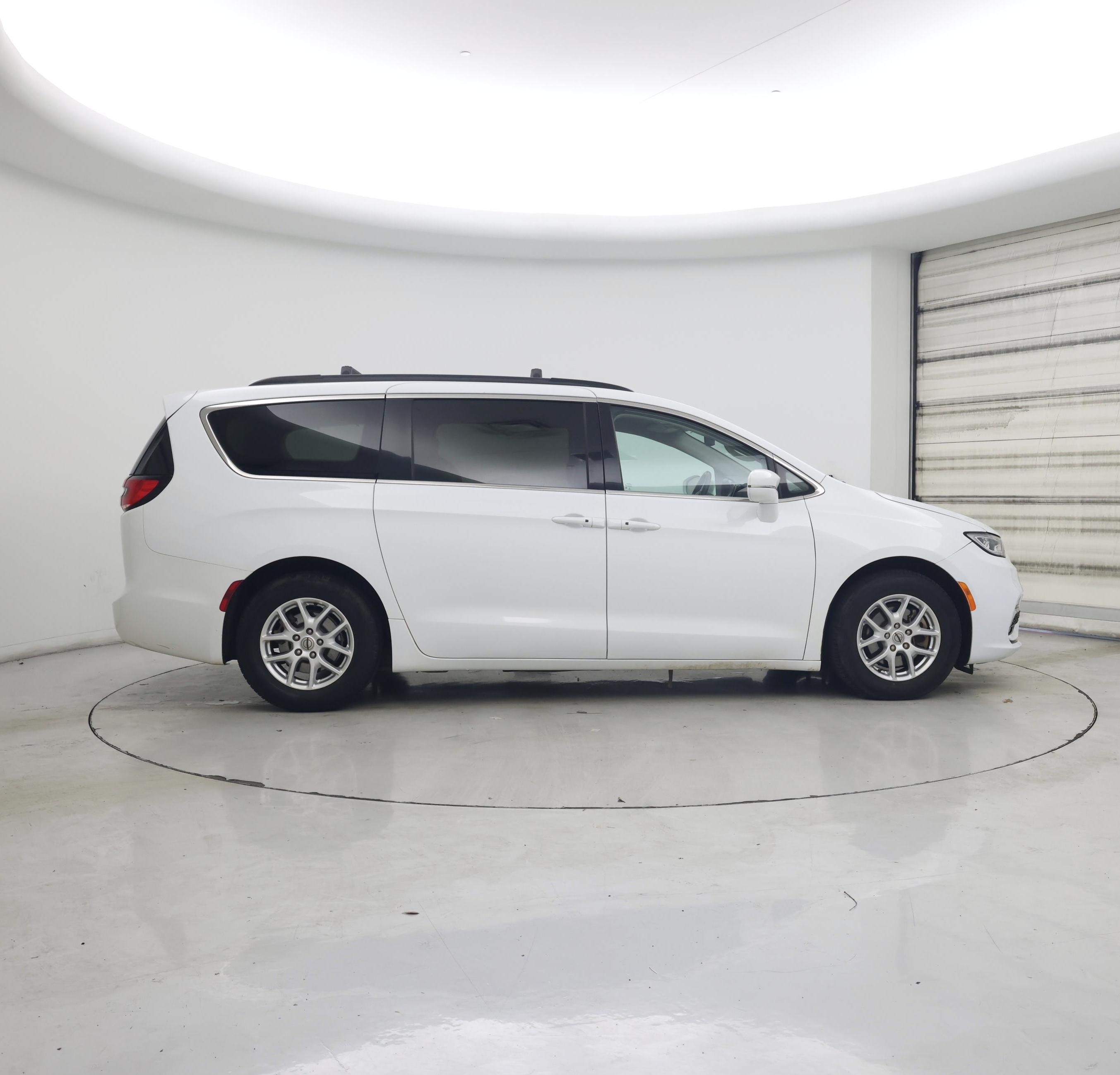 Thumbnail: 2022 Chrysler Pacifica - 7