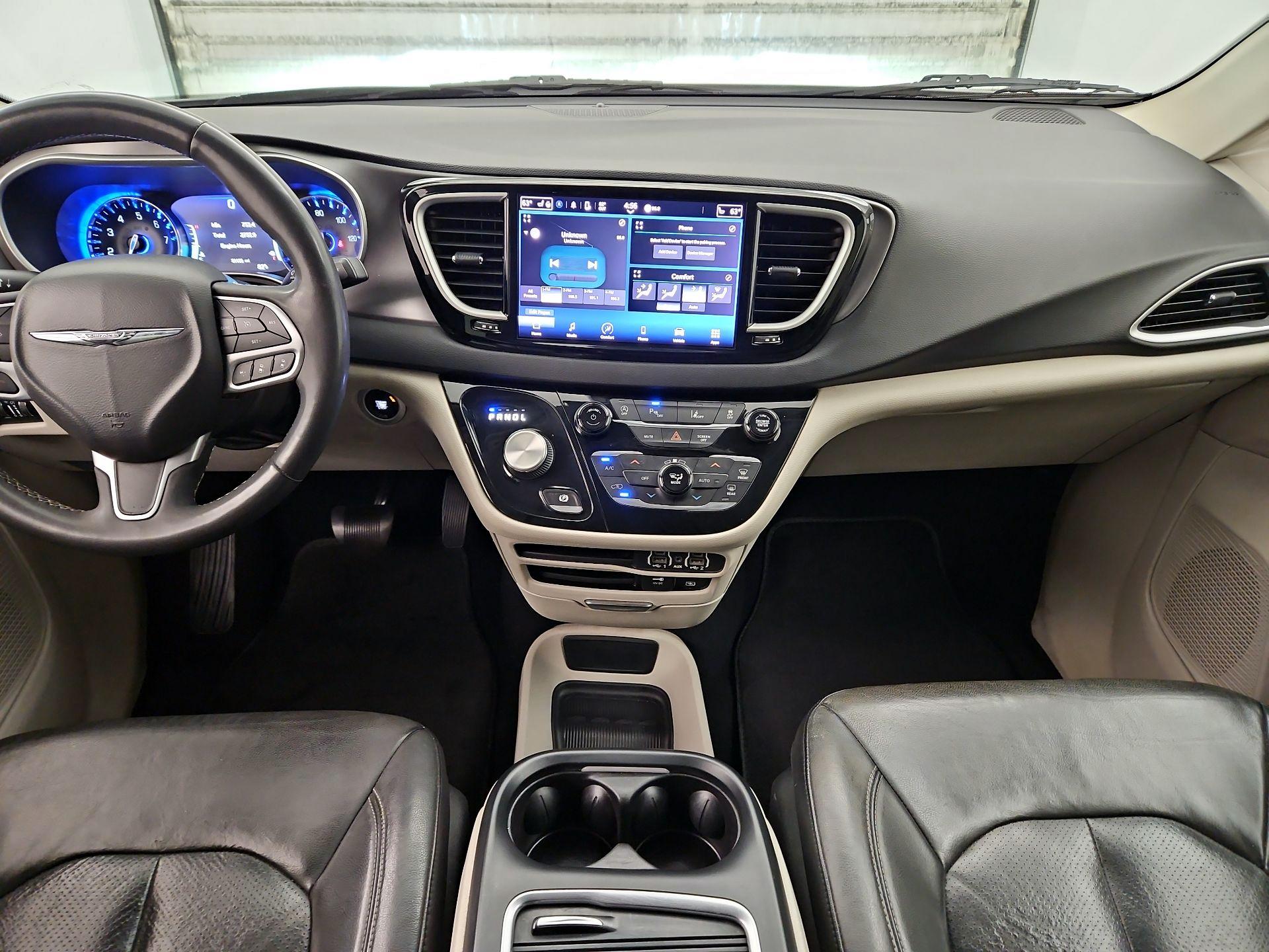 Thumbnail: 2022 Chrysler Pacifica - 9