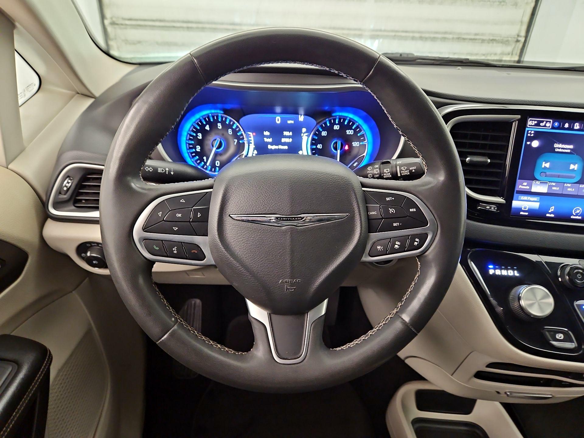 Thumbnail: 2022 Chrysler Pacifica - 10
