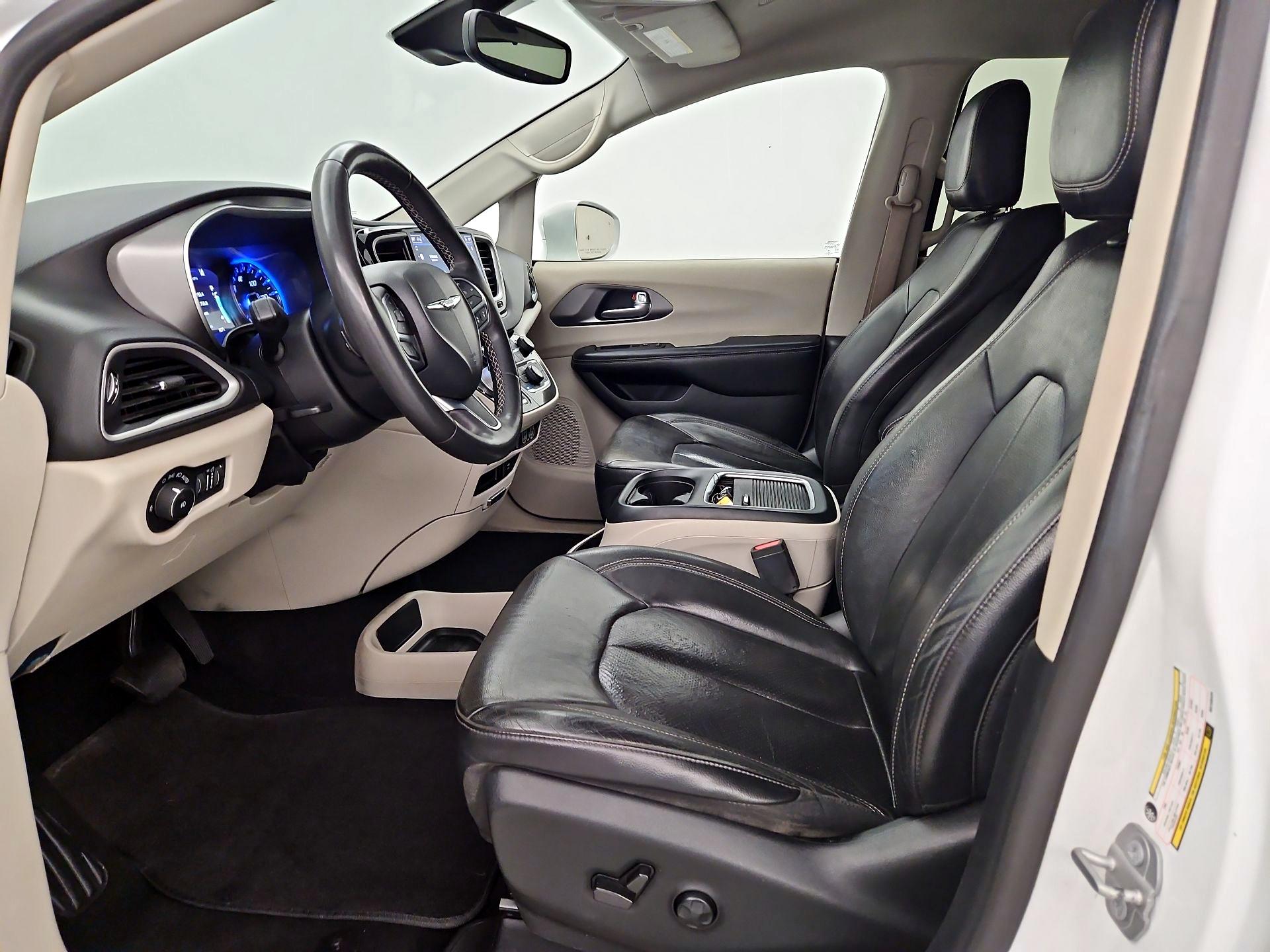 Thumbnail: 2022 Chrysler Pacifica - 11
