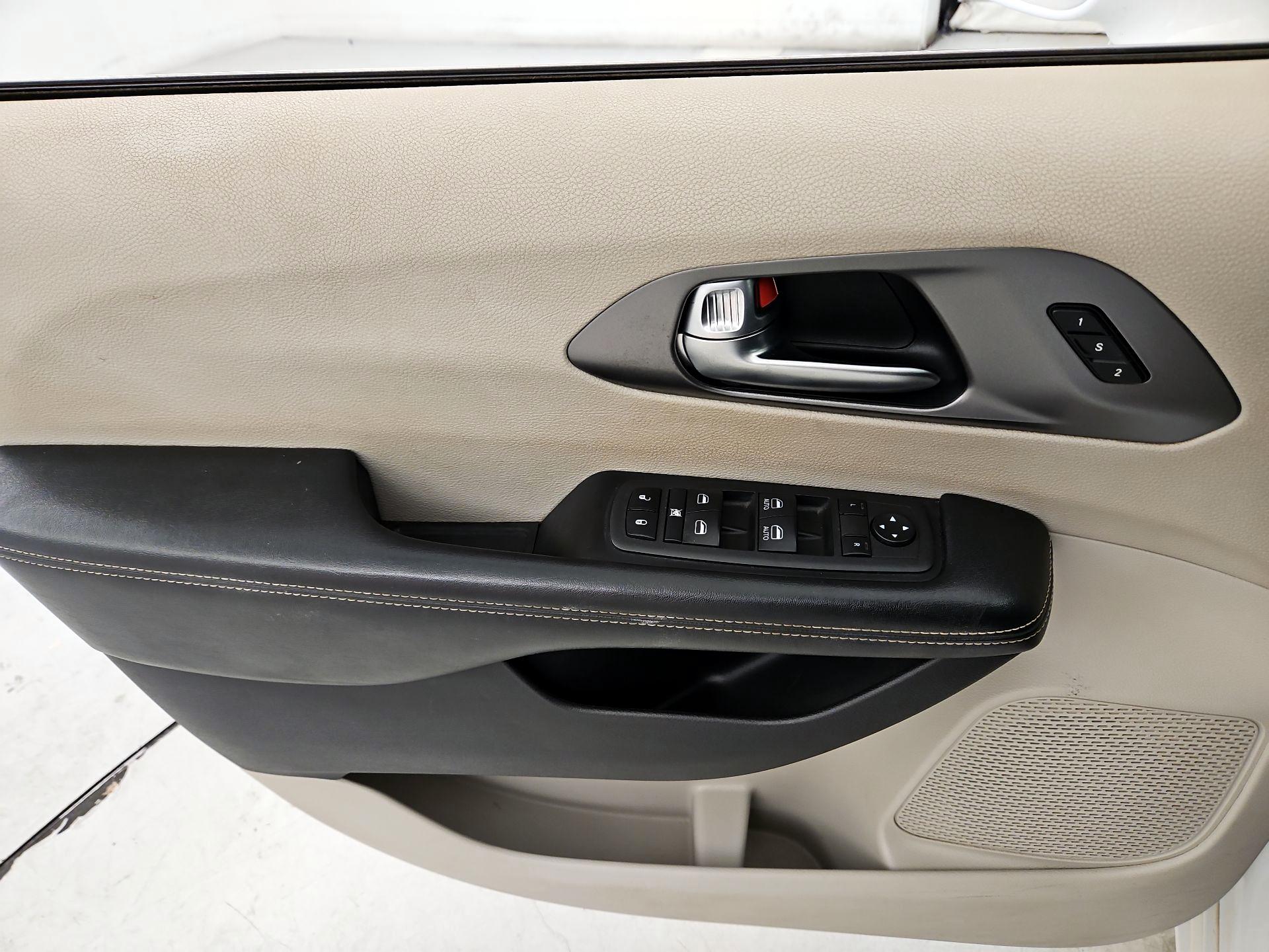 Thumbnail: 2022 Chrysler Pacifica - 12
