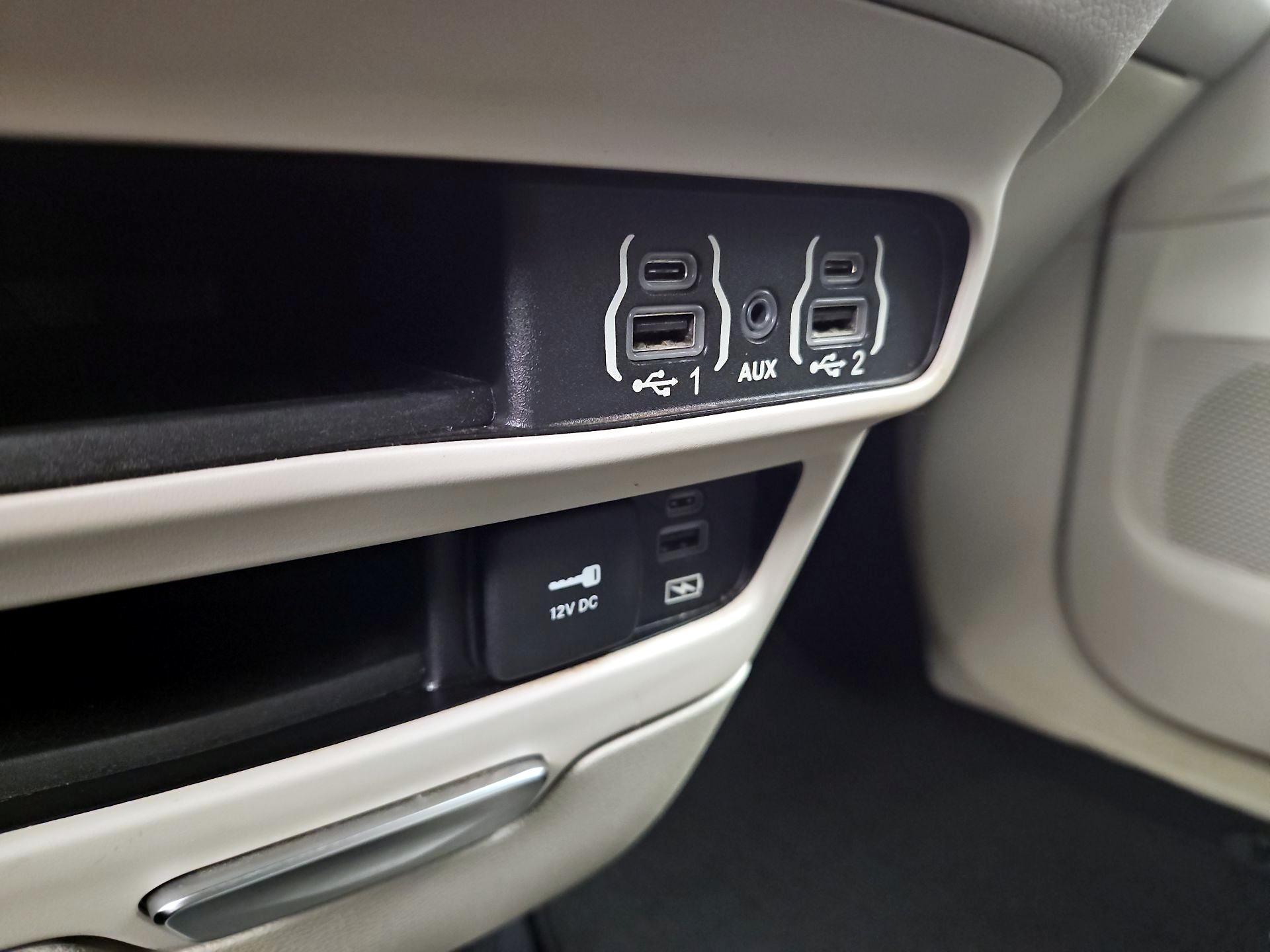 Thumbnail: 2022 Chrysler Pacifica - 18