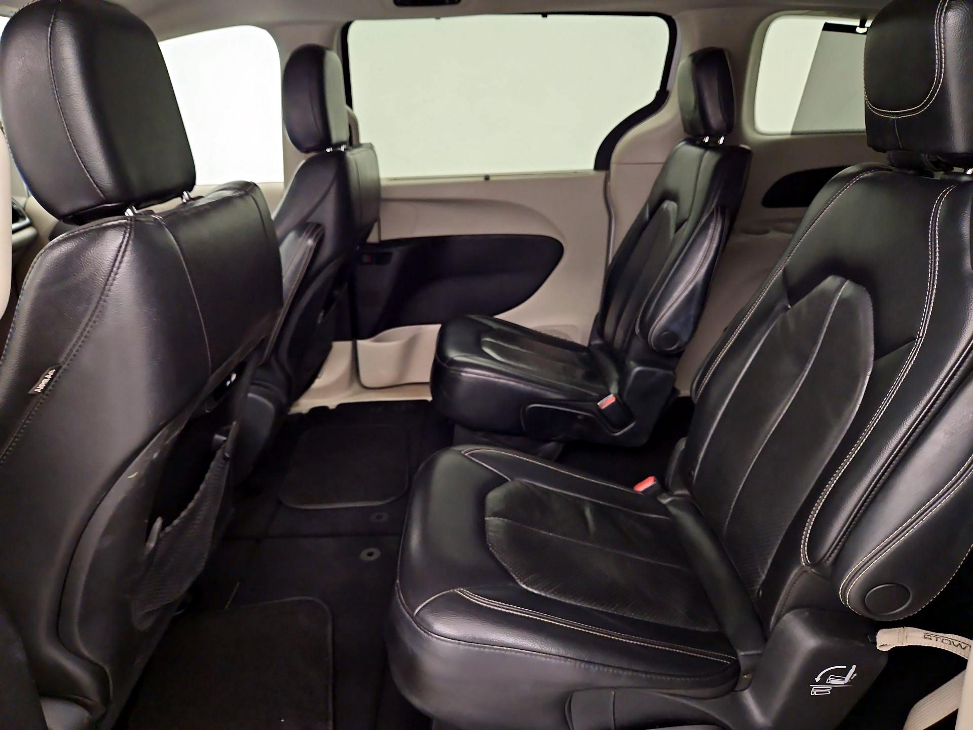 Thumbnail: 2022 Chrysler Pacifica - 19