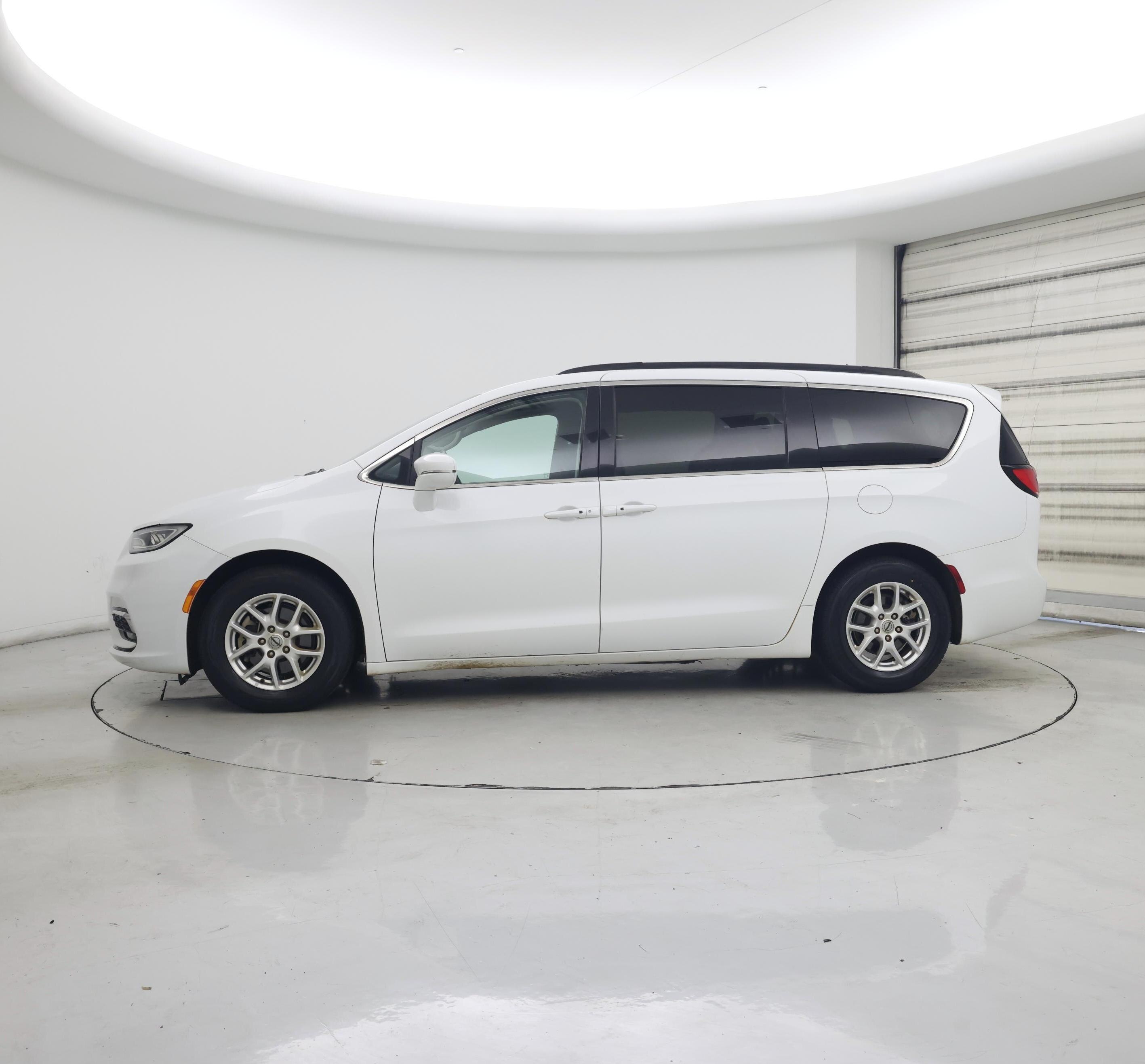 Thumbnail: 2022 Chrysler Pacifica - 3