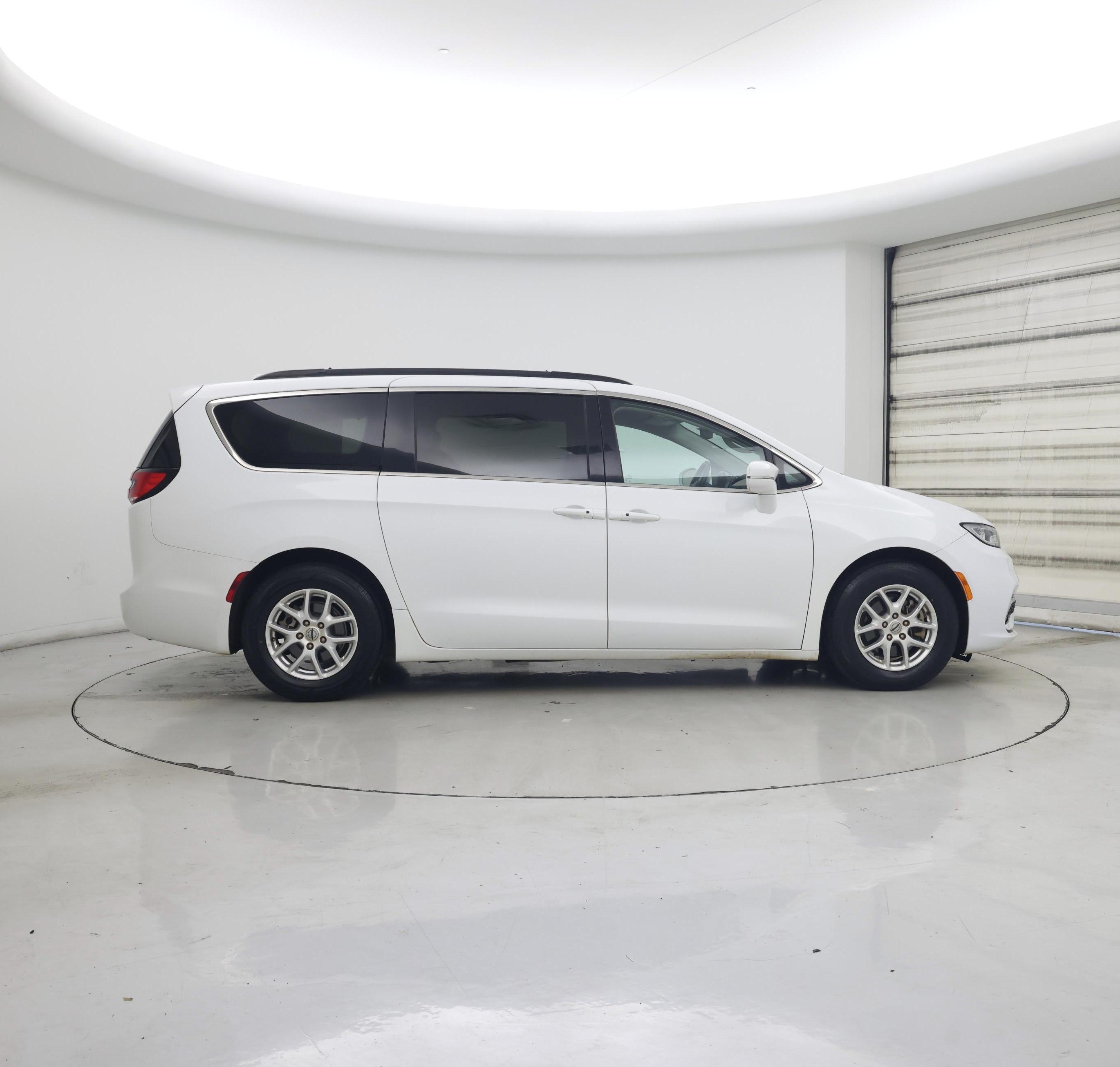 Thumbnail: 2022 Chrysler Pacifica - 7