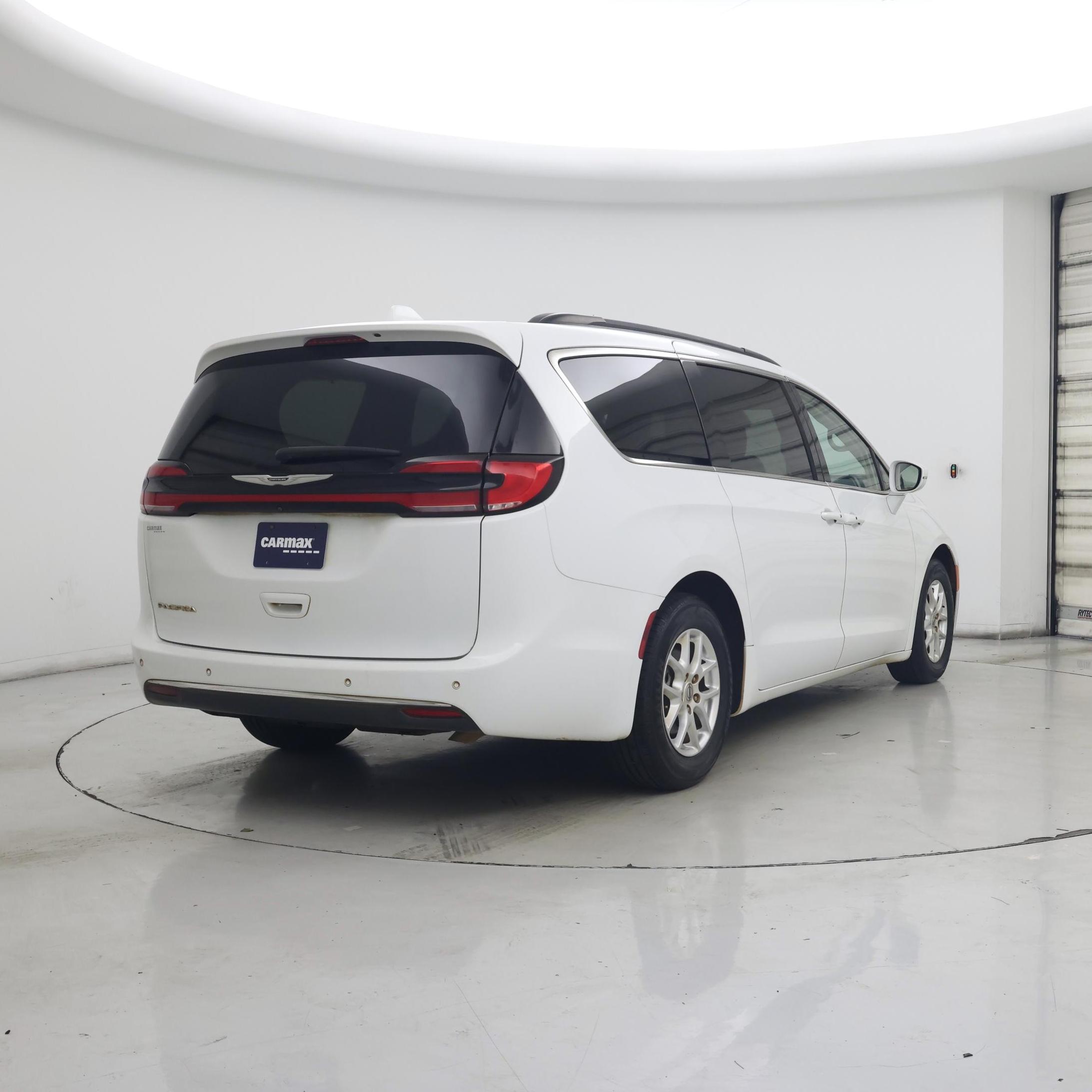 Thumbnail: 2022 Chrysler Pacifica - 8