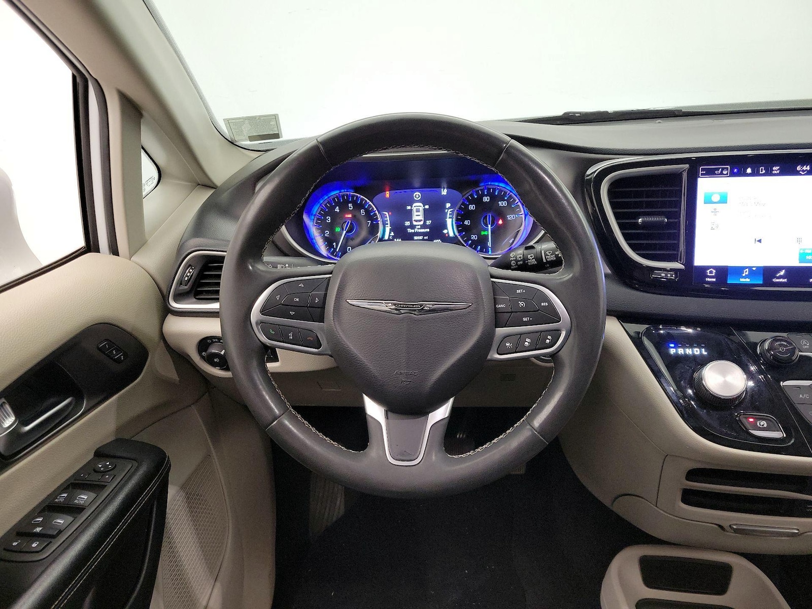 2022 Chrysler Pacifica Touring L - Photo 11