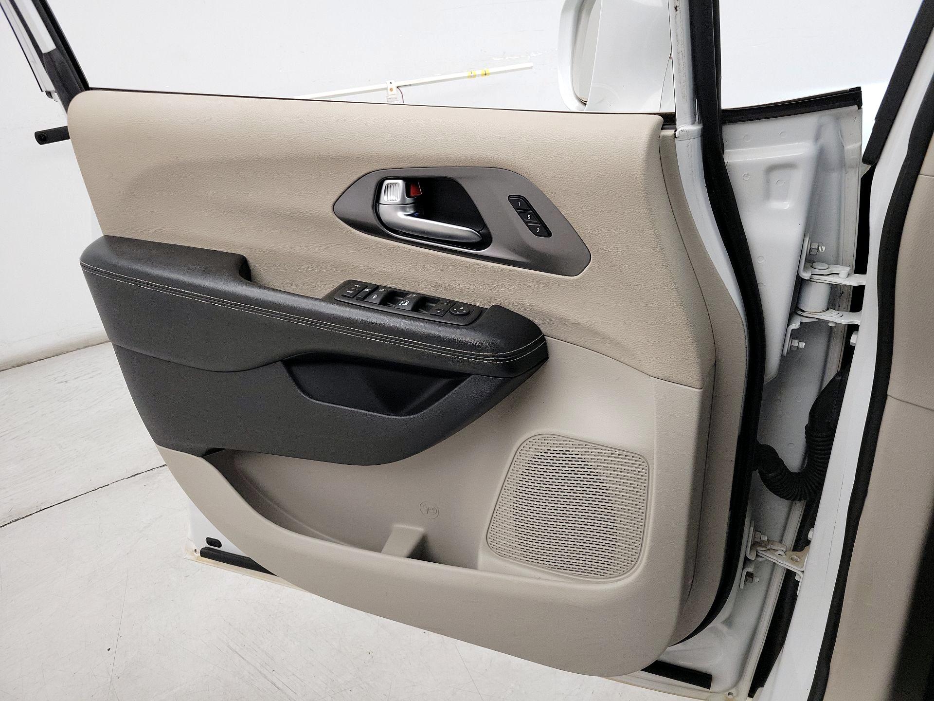 Thumbnail: 2022 Chrysler Pacifica - 12