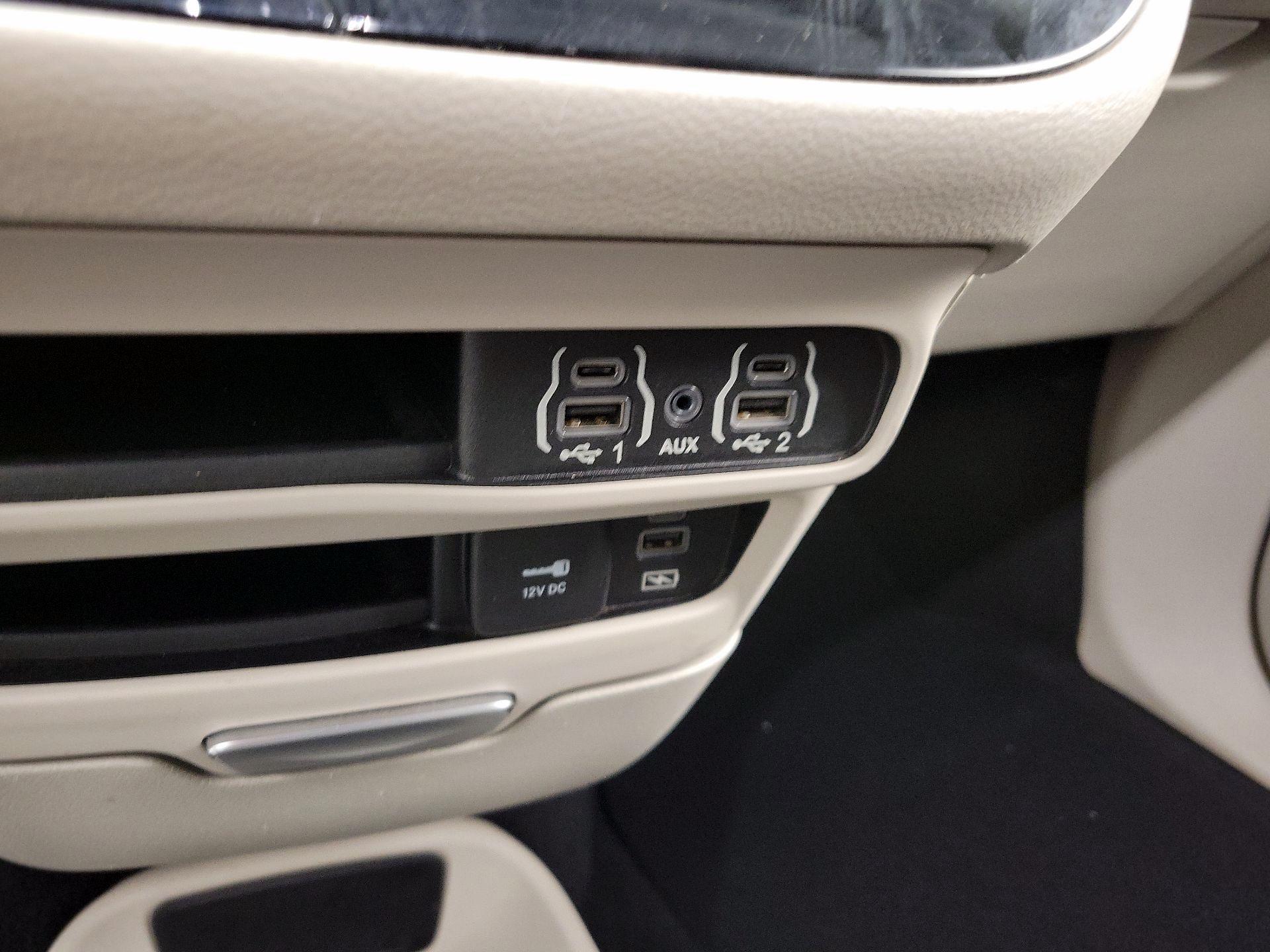 Thumbnail: 2022 Chrysler Pacifica - 18
