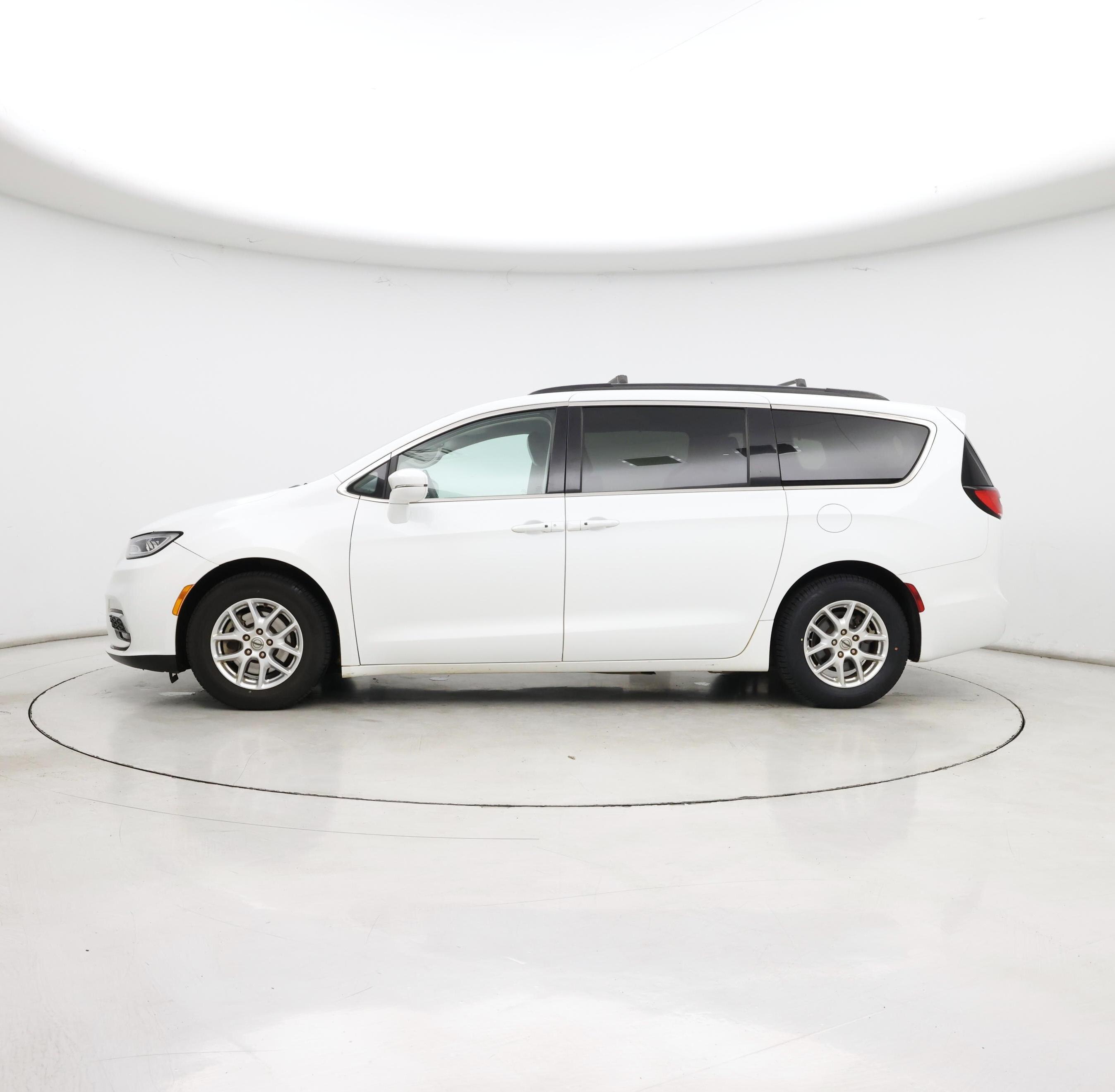 Thumbnail: 2022 Chrysler Pacifica - 3