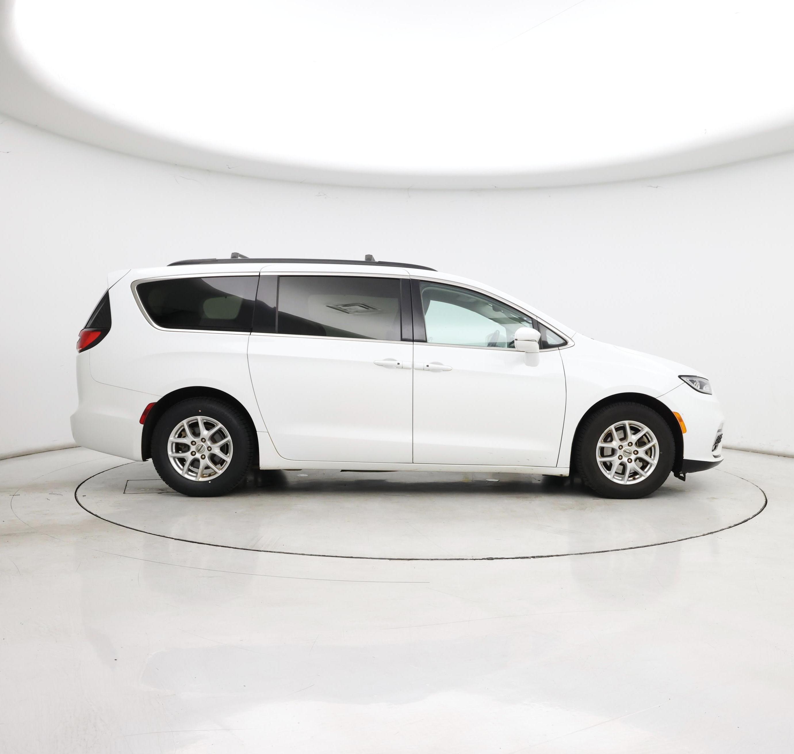 Thumbnail: 2022 Chrysler Pacifica - 7