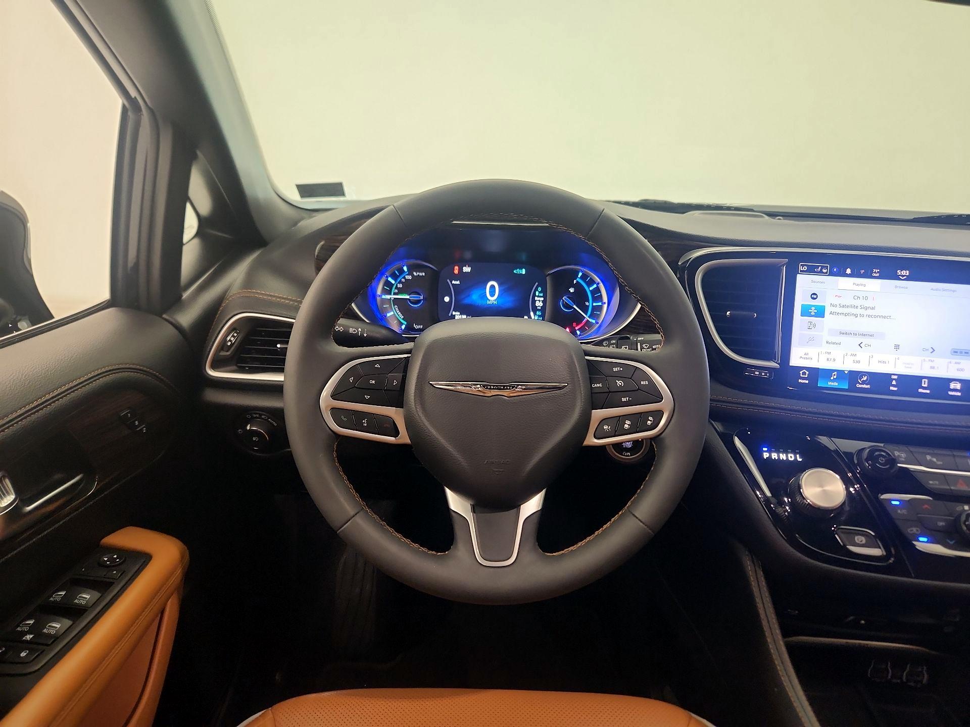 Thumbnail: 2022 Chrysler Pacifica - 10