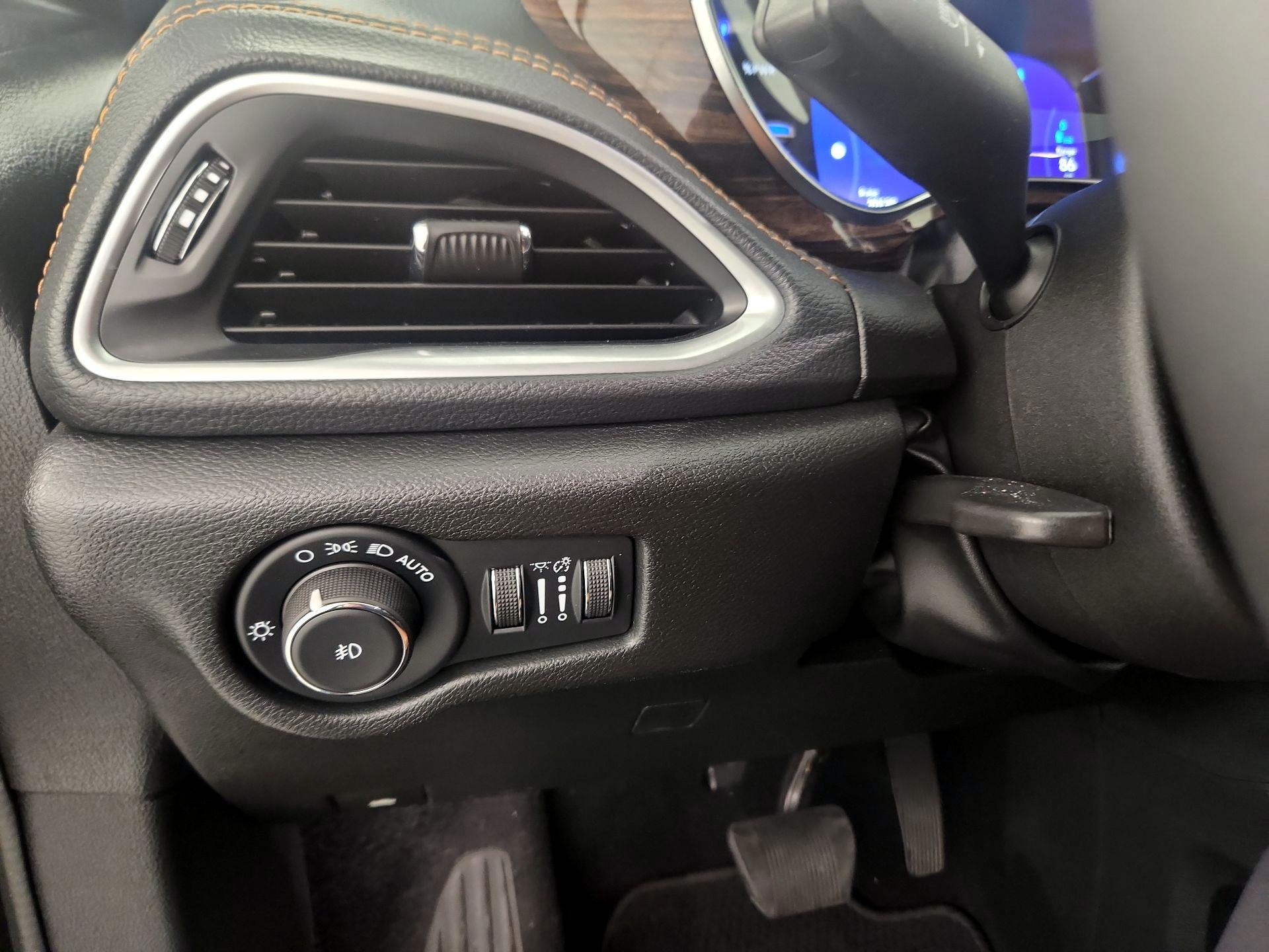 Thumbnail: 2022 Chrysler Pacifica - 13