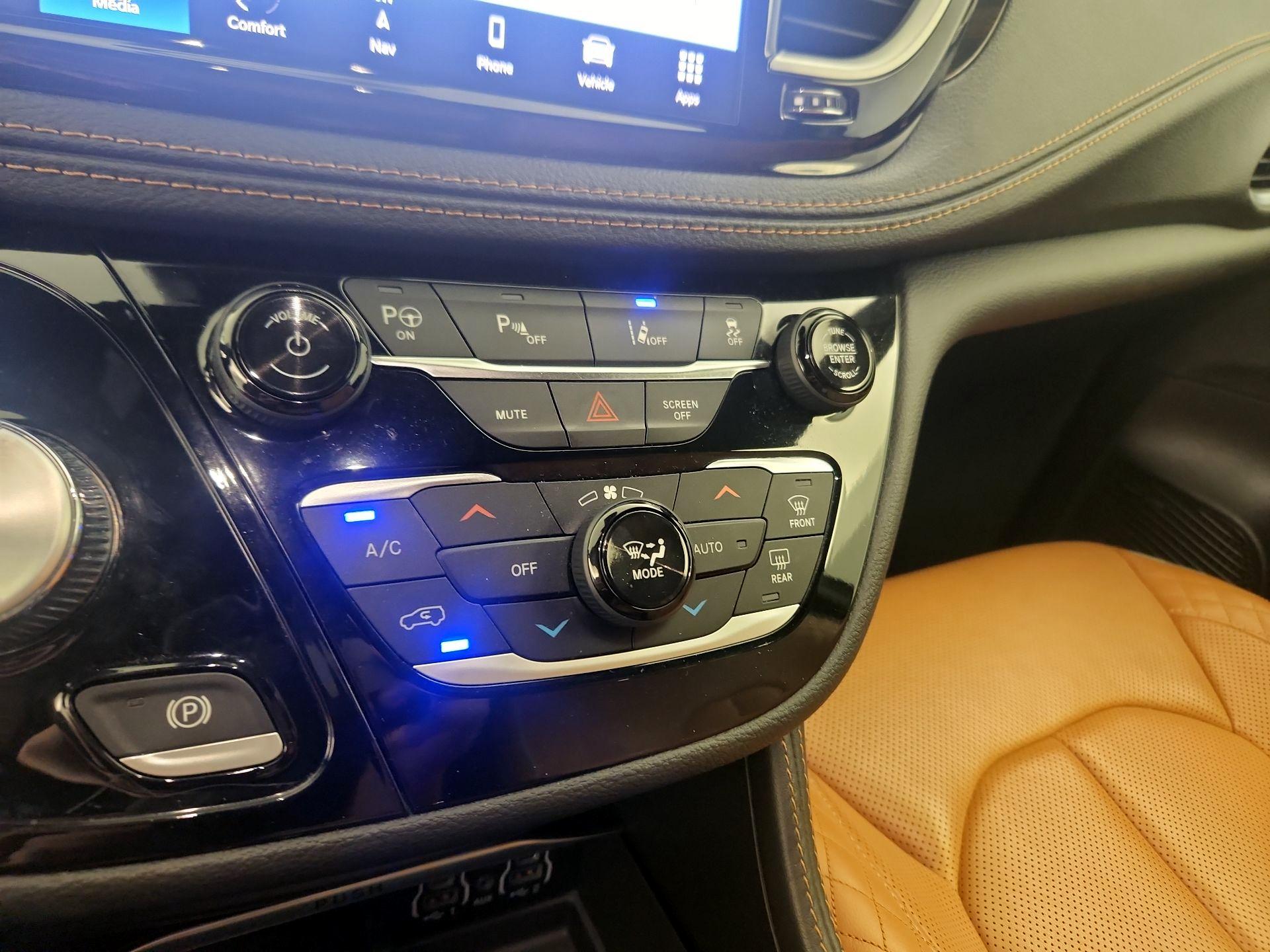 Thumbnail: 2022 Chrysler Pacifica - 16