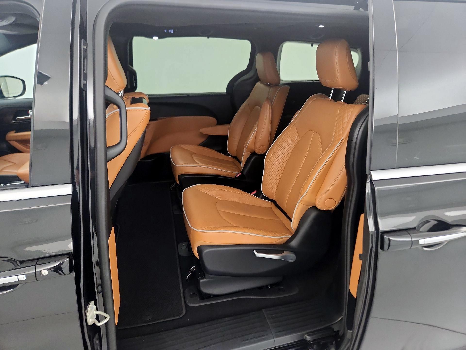 Thumbnail: 2022 Chrysler Pacifica - 19